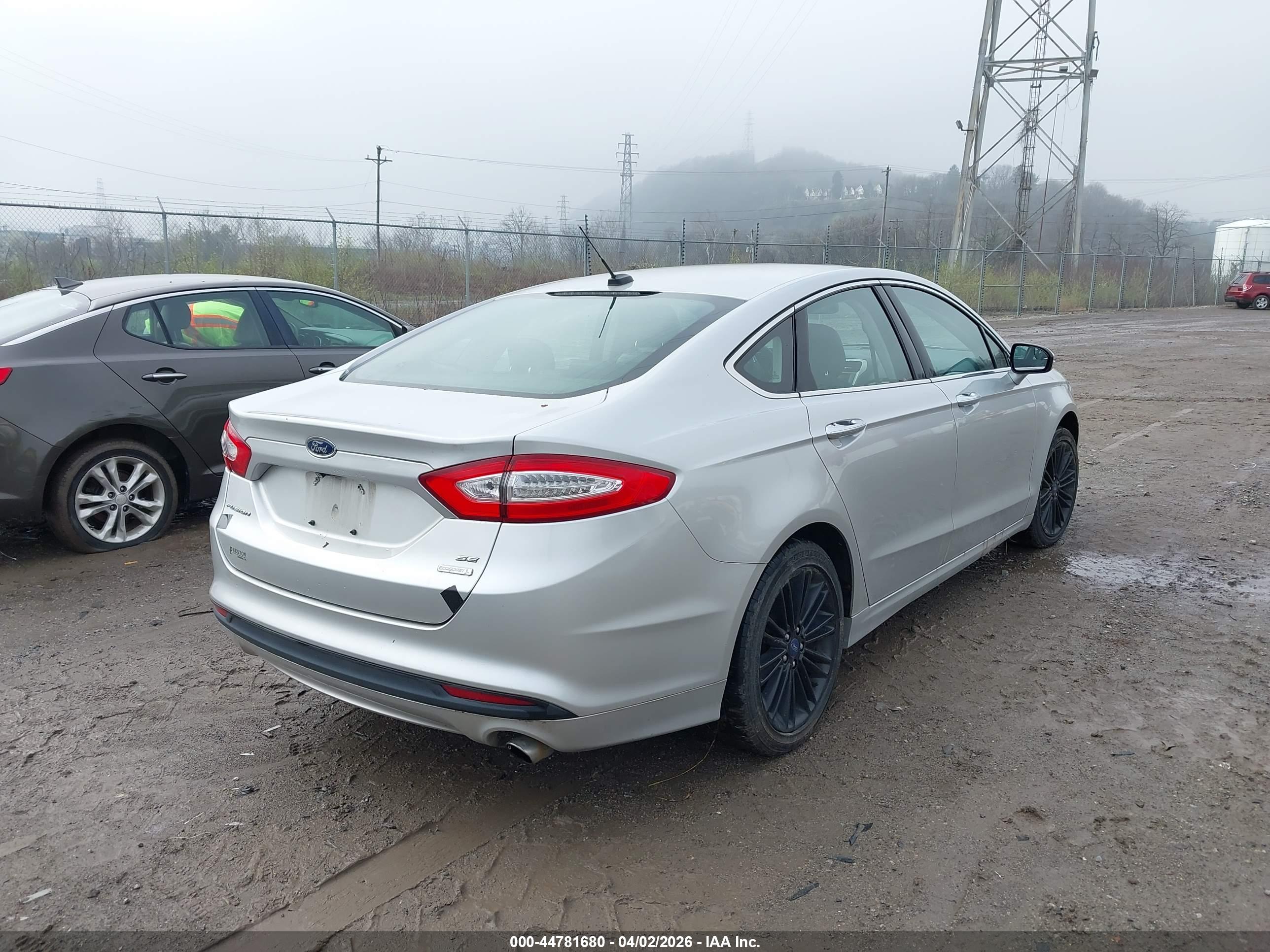 FORD FUSION image 4
