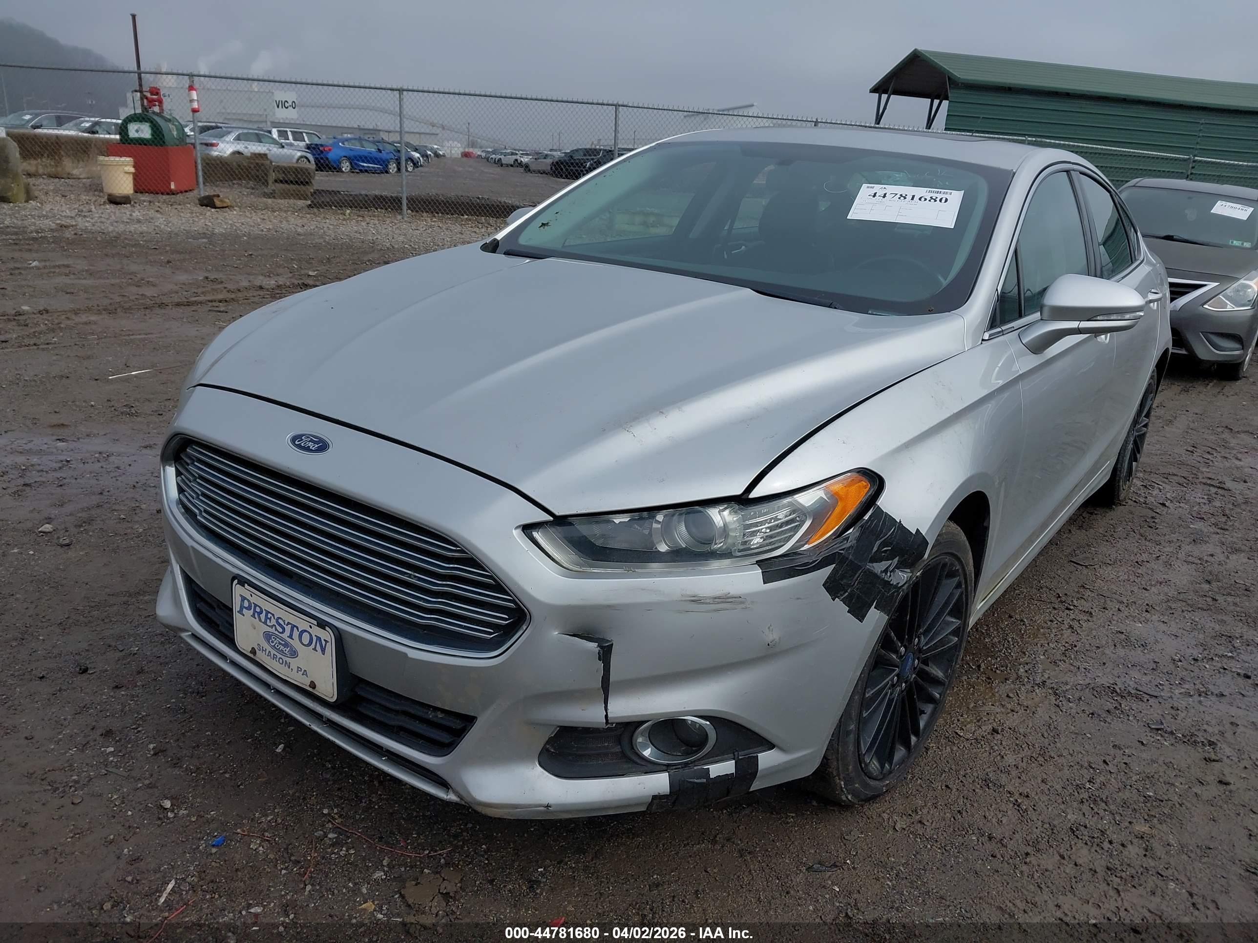 FORD FUSION image 6