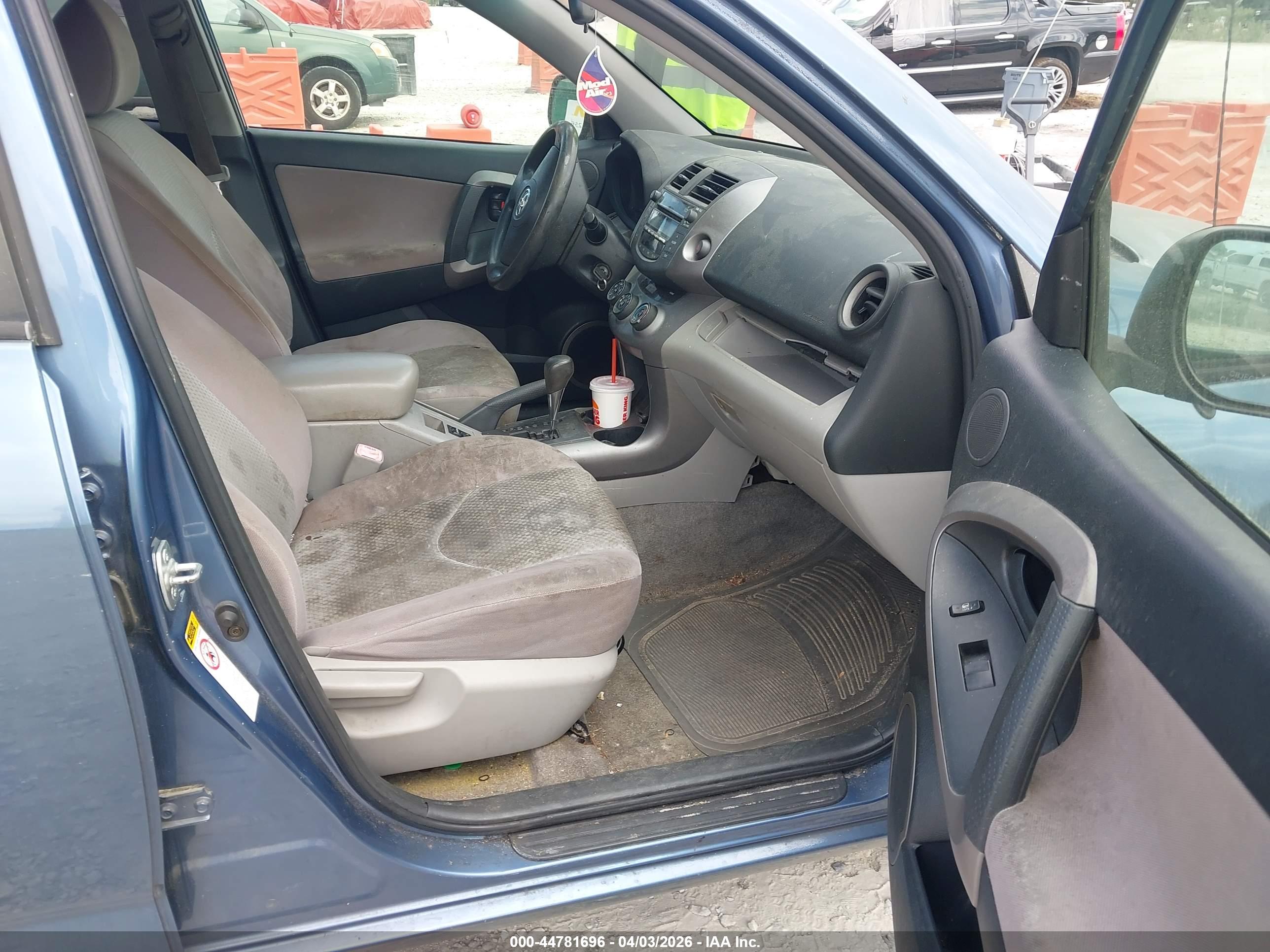 TOYOTA RAV4 image 5