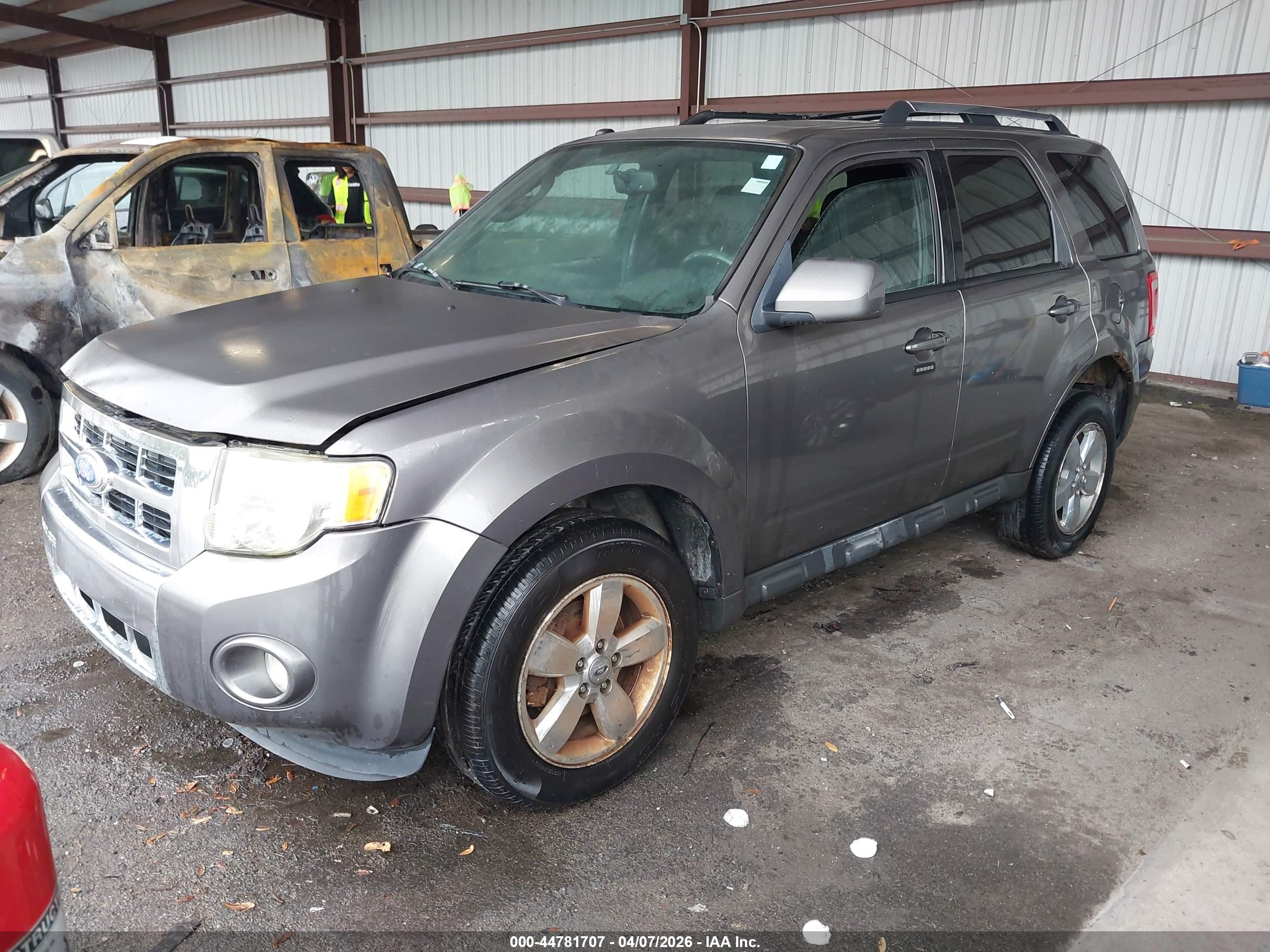 FORD ESCAPE image 2