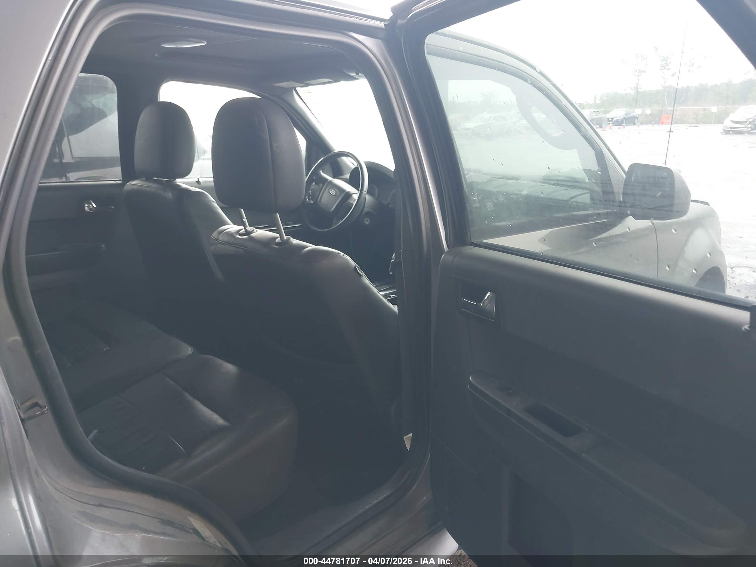 FORD ESCAPE image 8