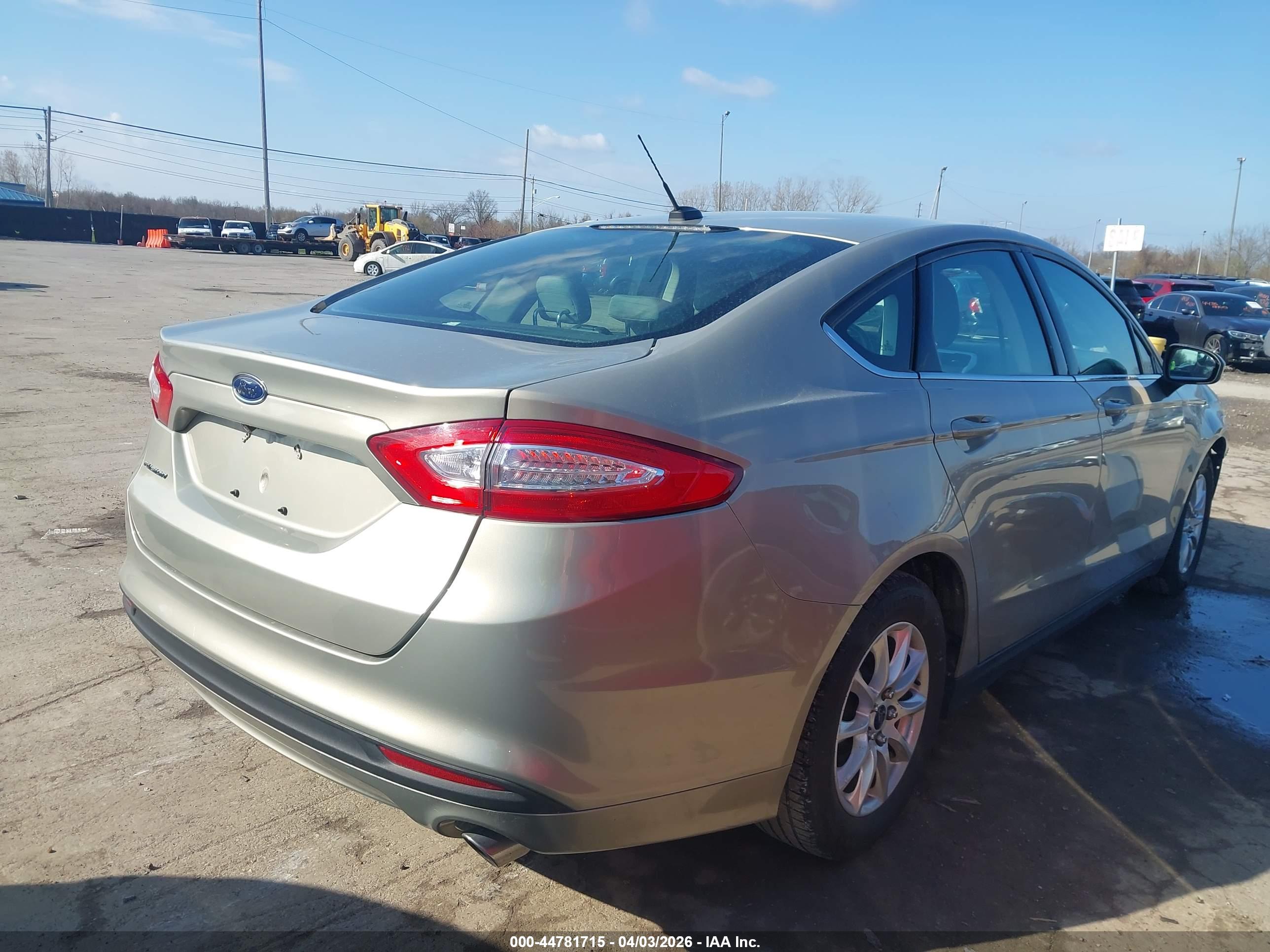 FORD FUSION image 4
