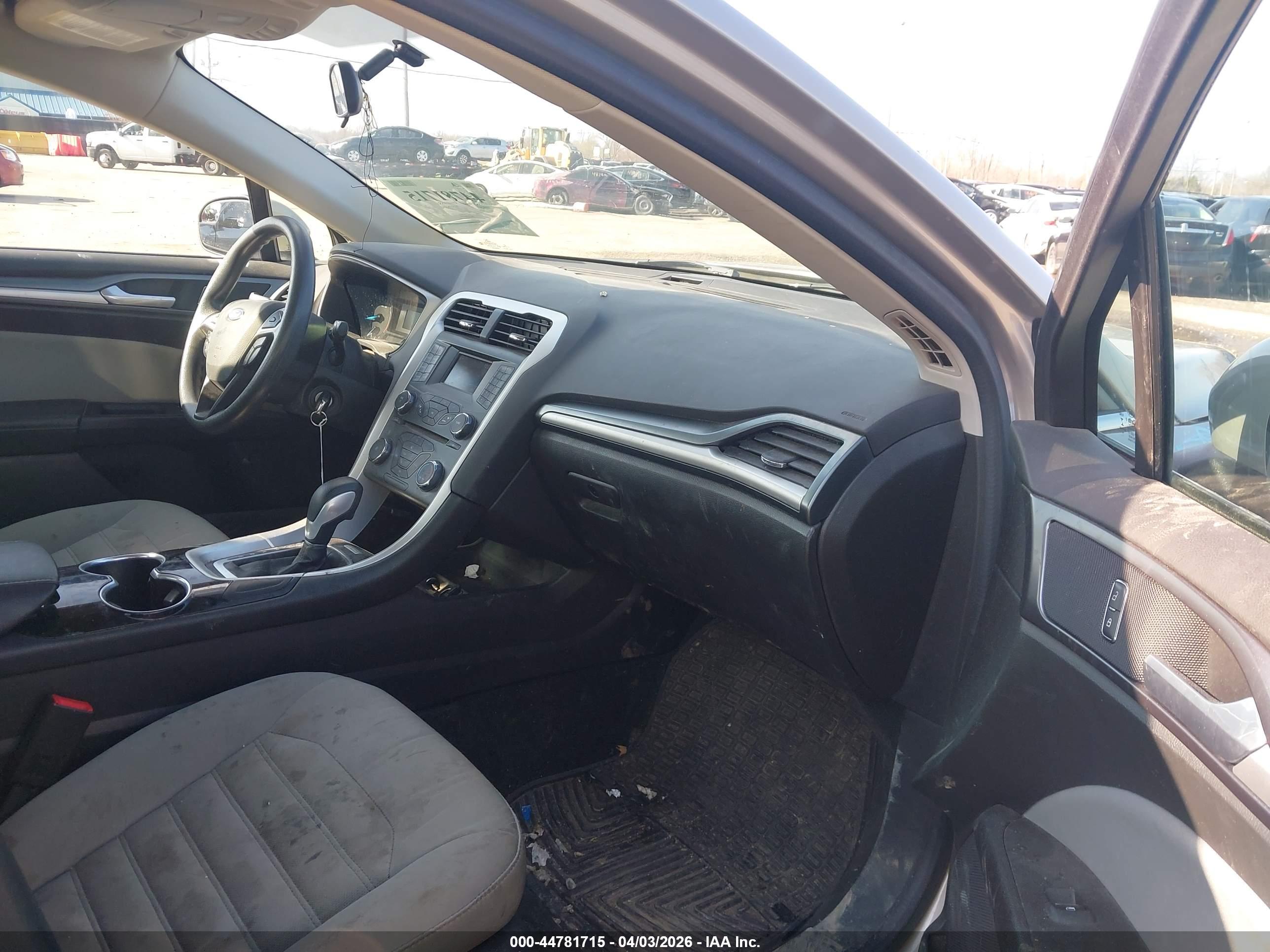 FORD FUSION image 5