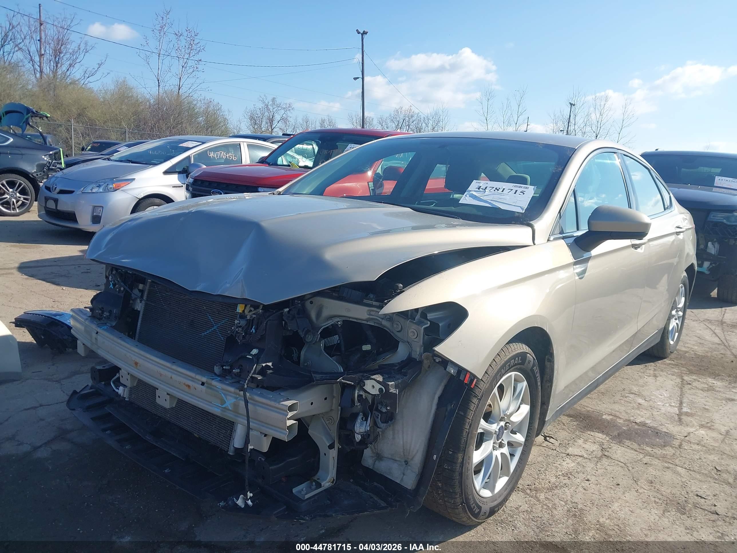FORD FUSION image 6