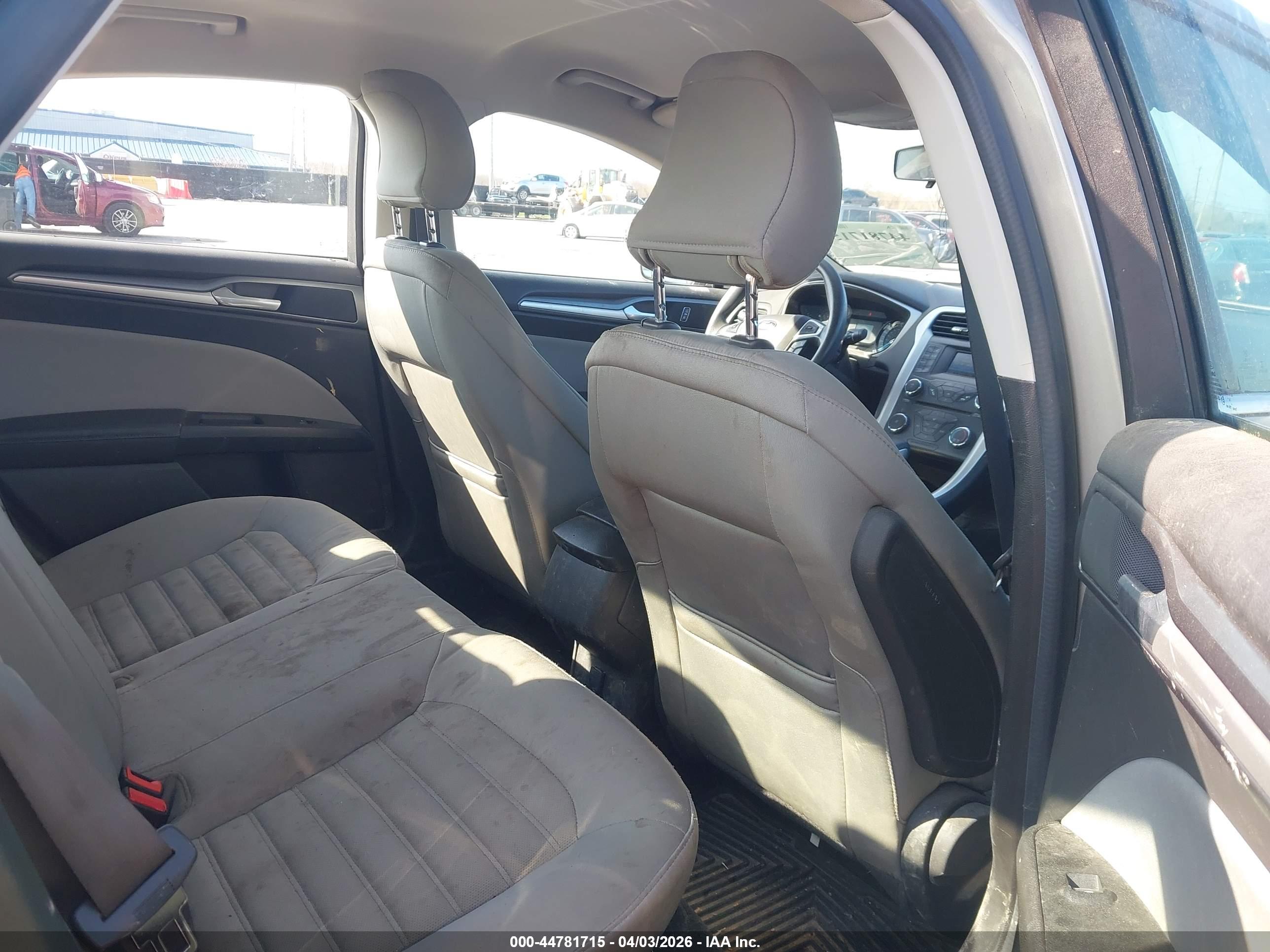 FORD FUSION image 8