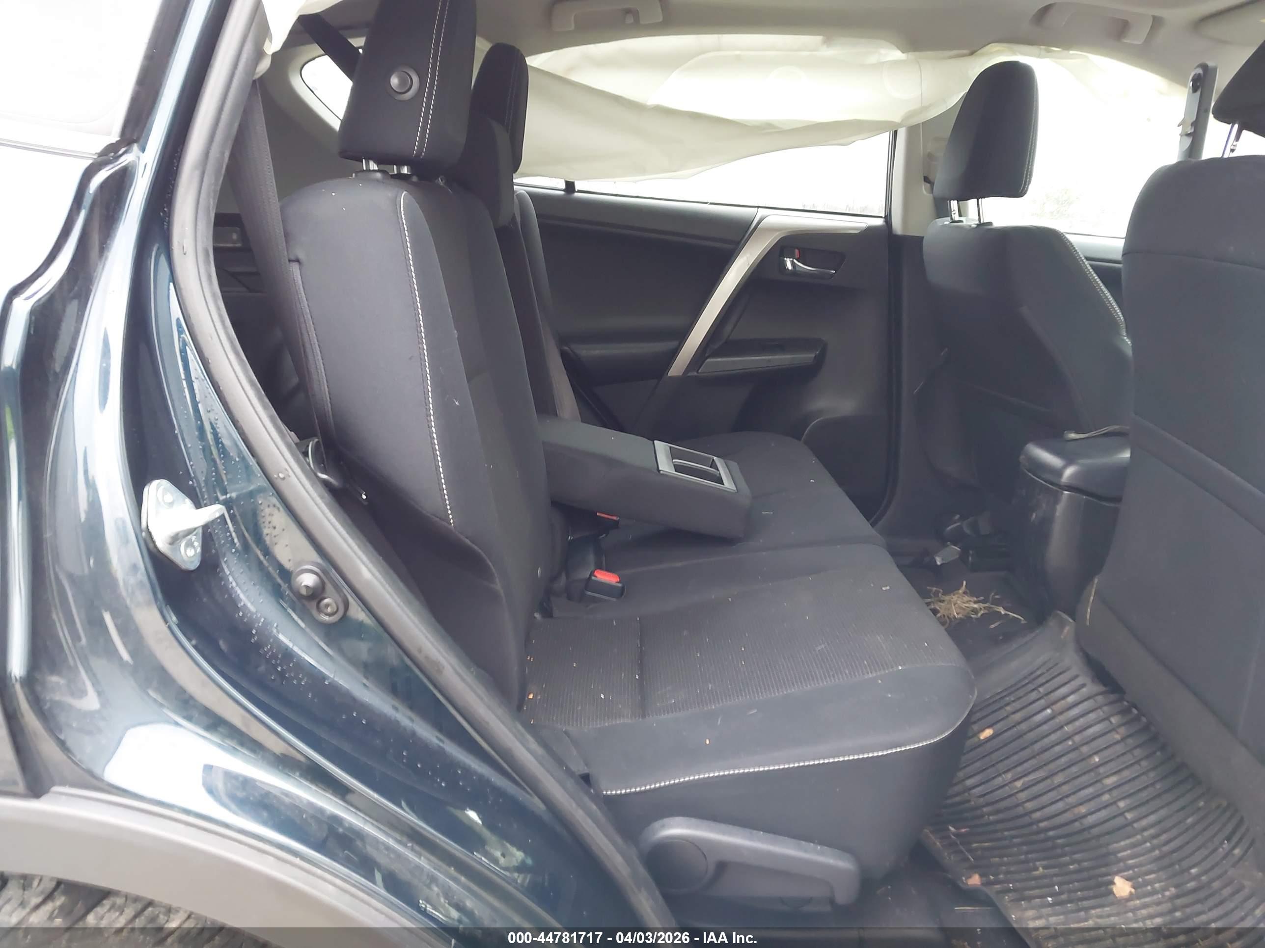 TOYOTA RAV4 image 8