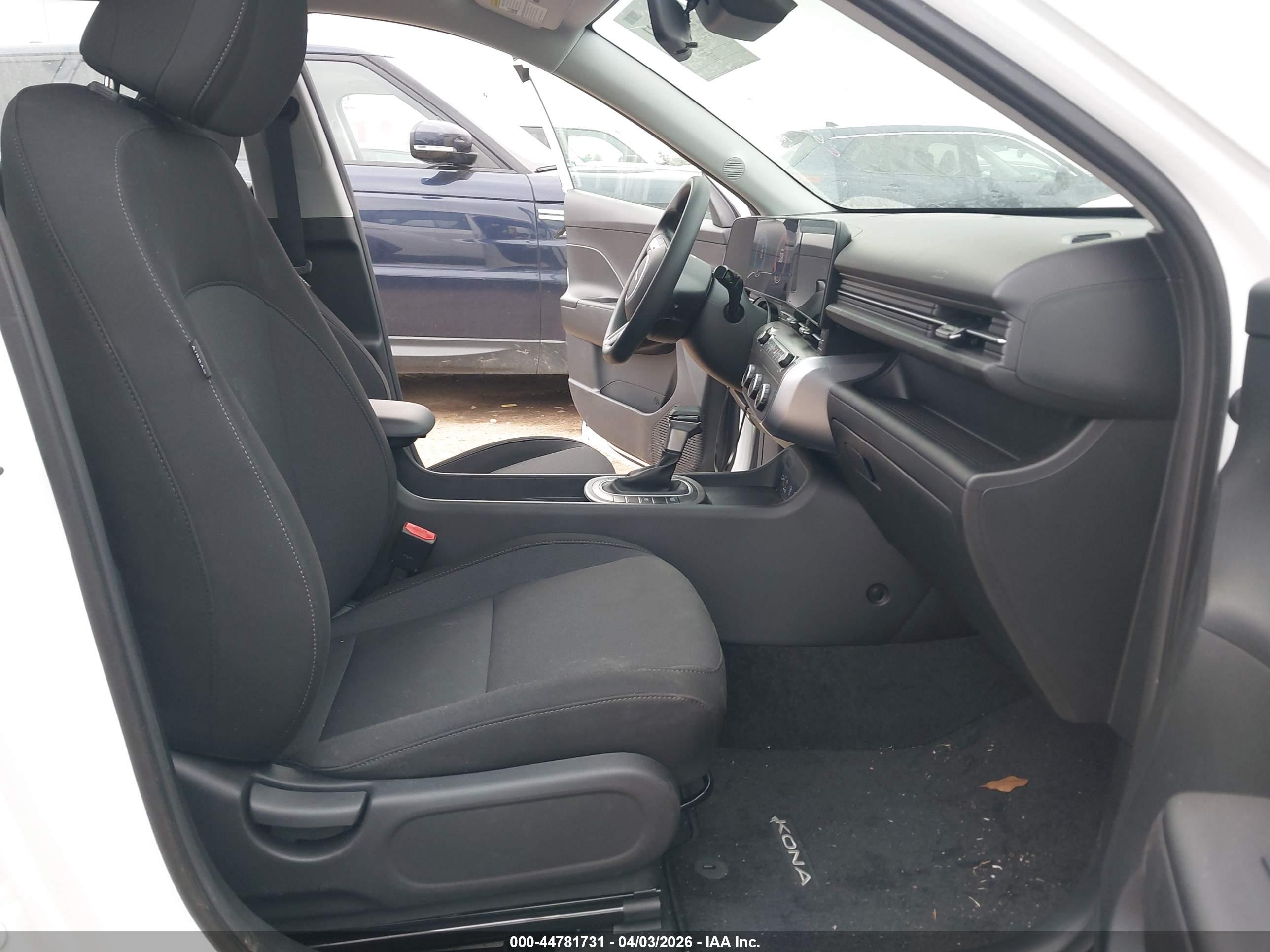 HYUNDAI KONA image 5
