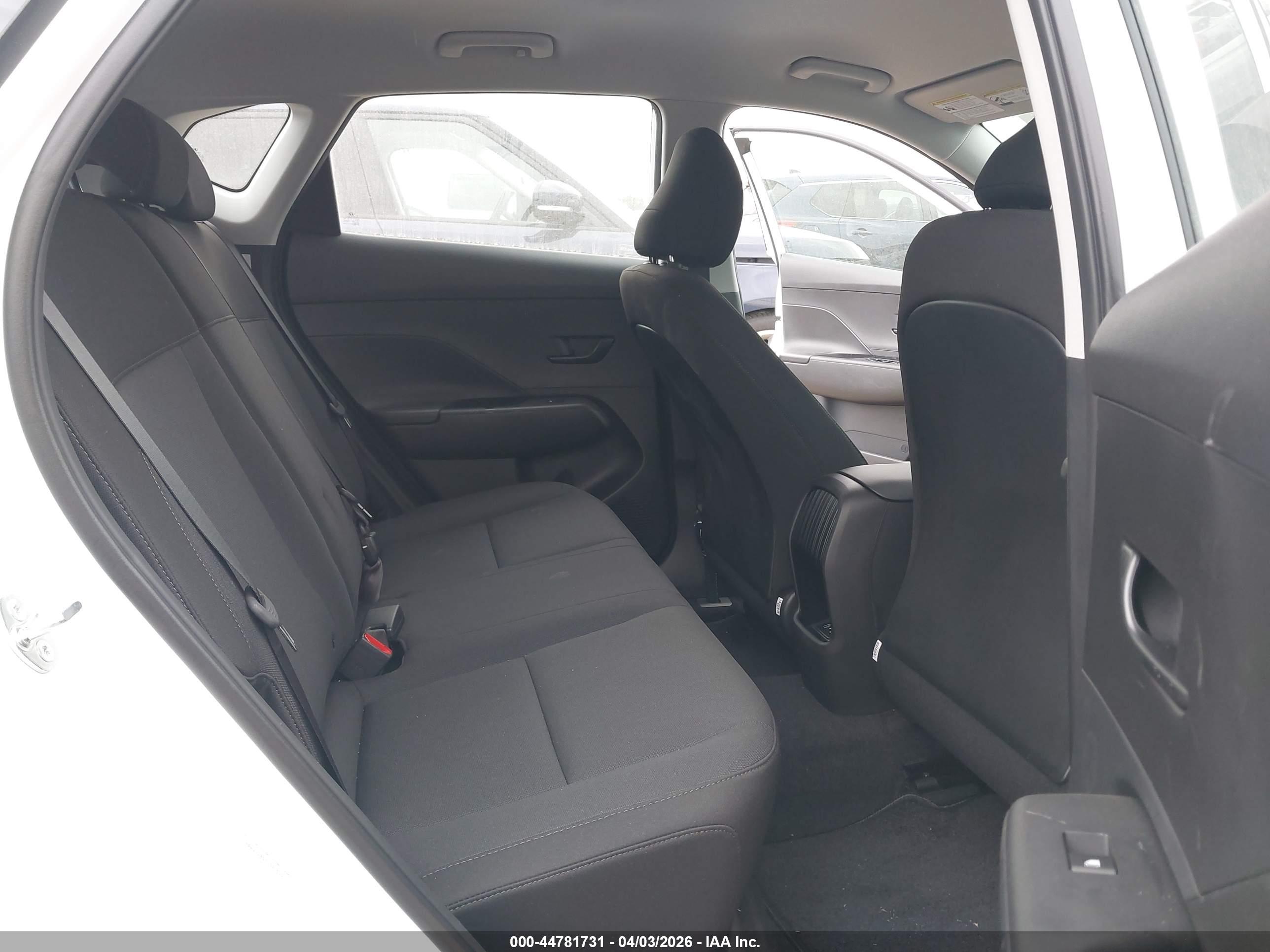 HYUNDAI KONA image 8