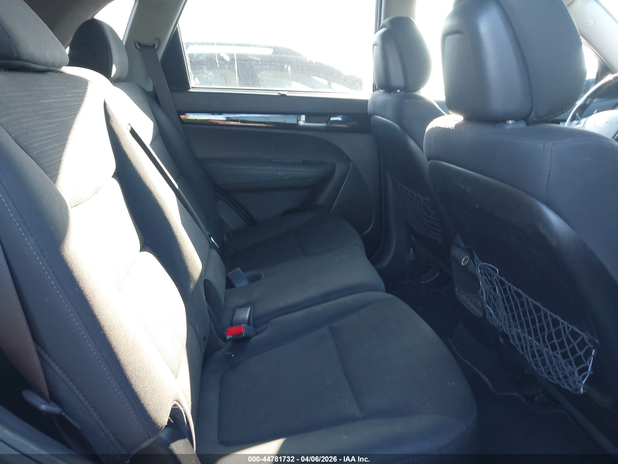KIA SORENTO image 8