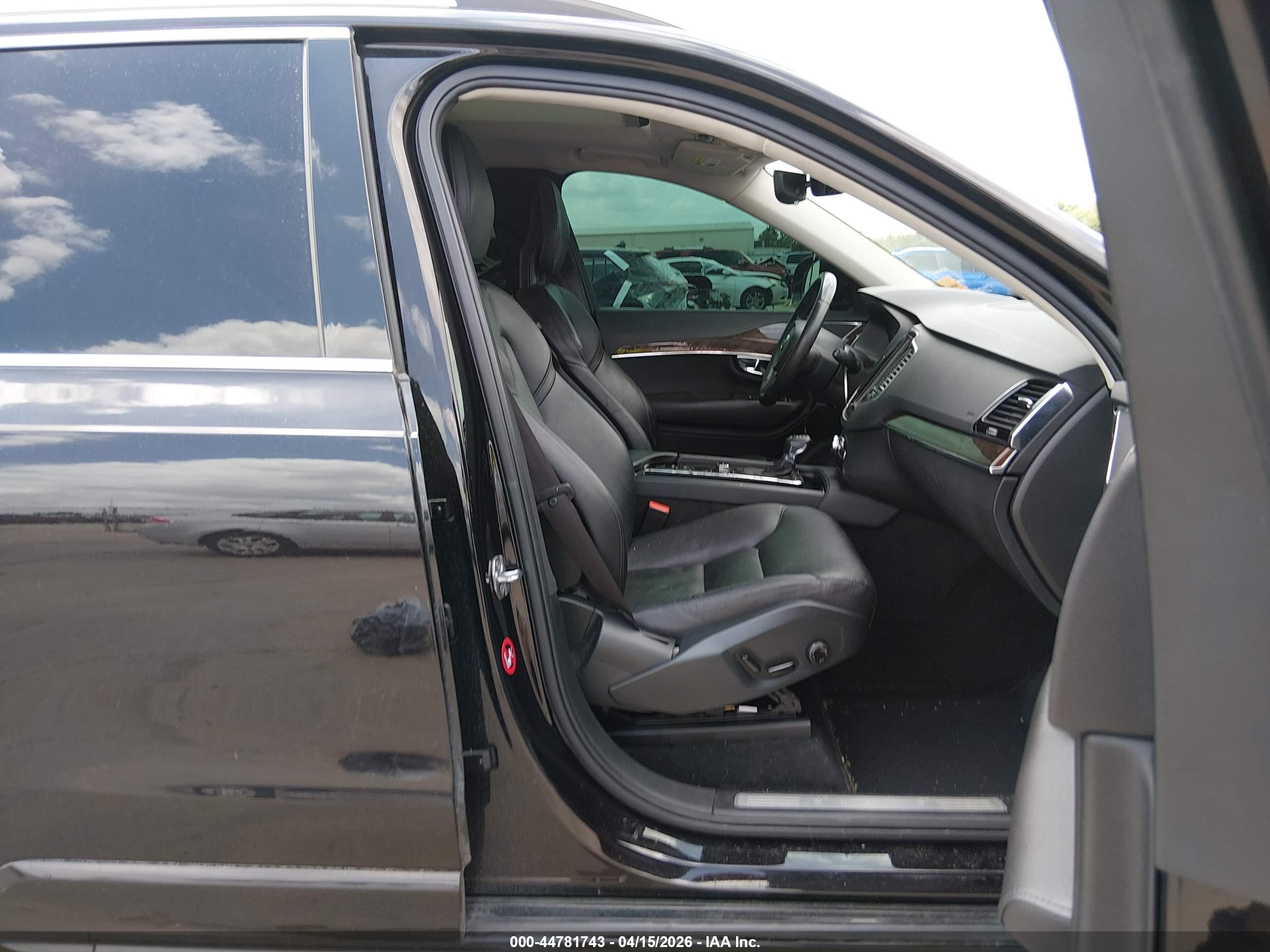 VOLVO XC90 image 5