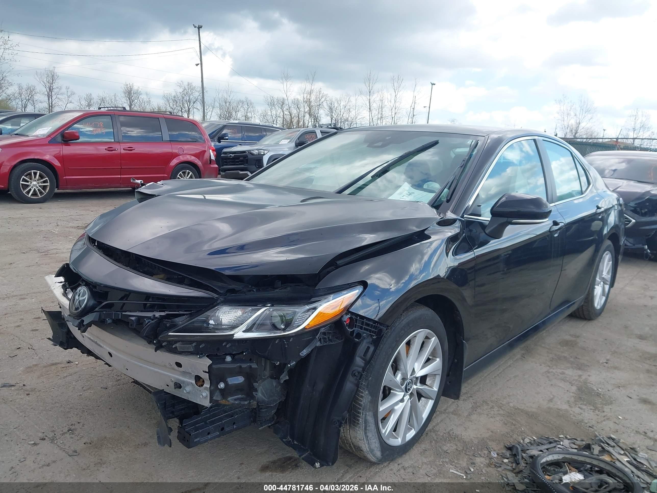 TOYOTA CAMRY image 2