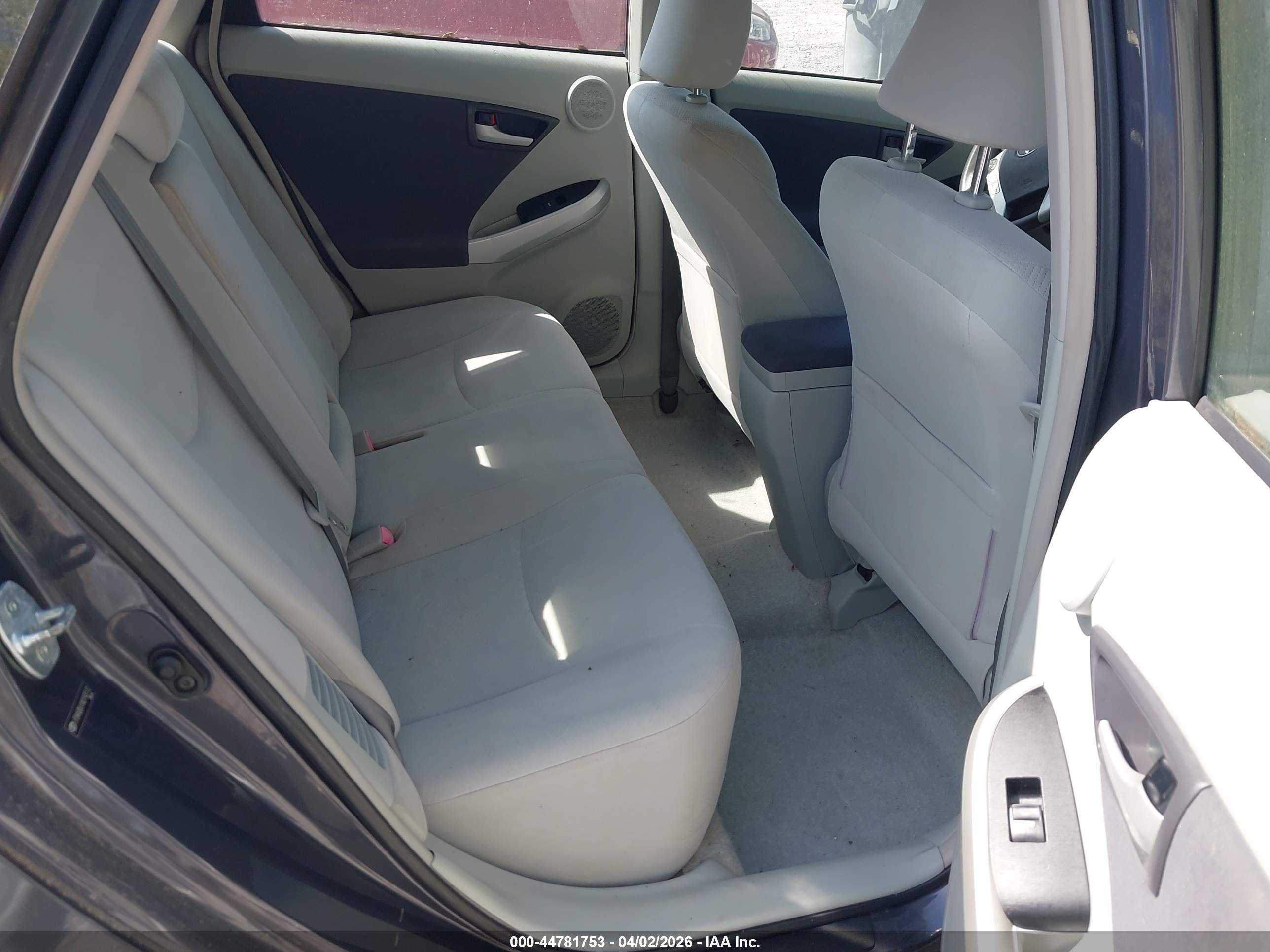 TOYOTA PRIUS image 8