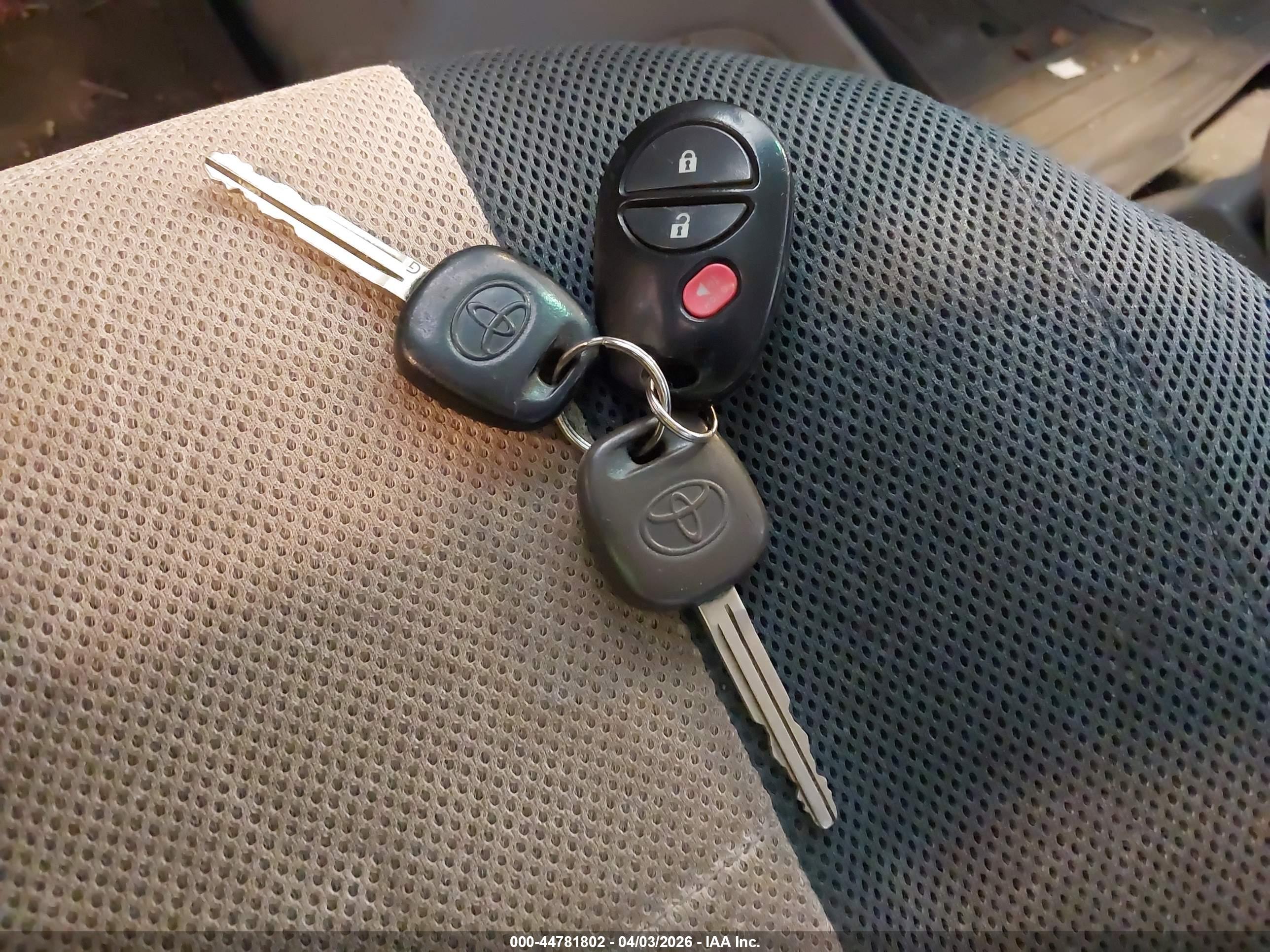 TOYOTA SIENNA image 11