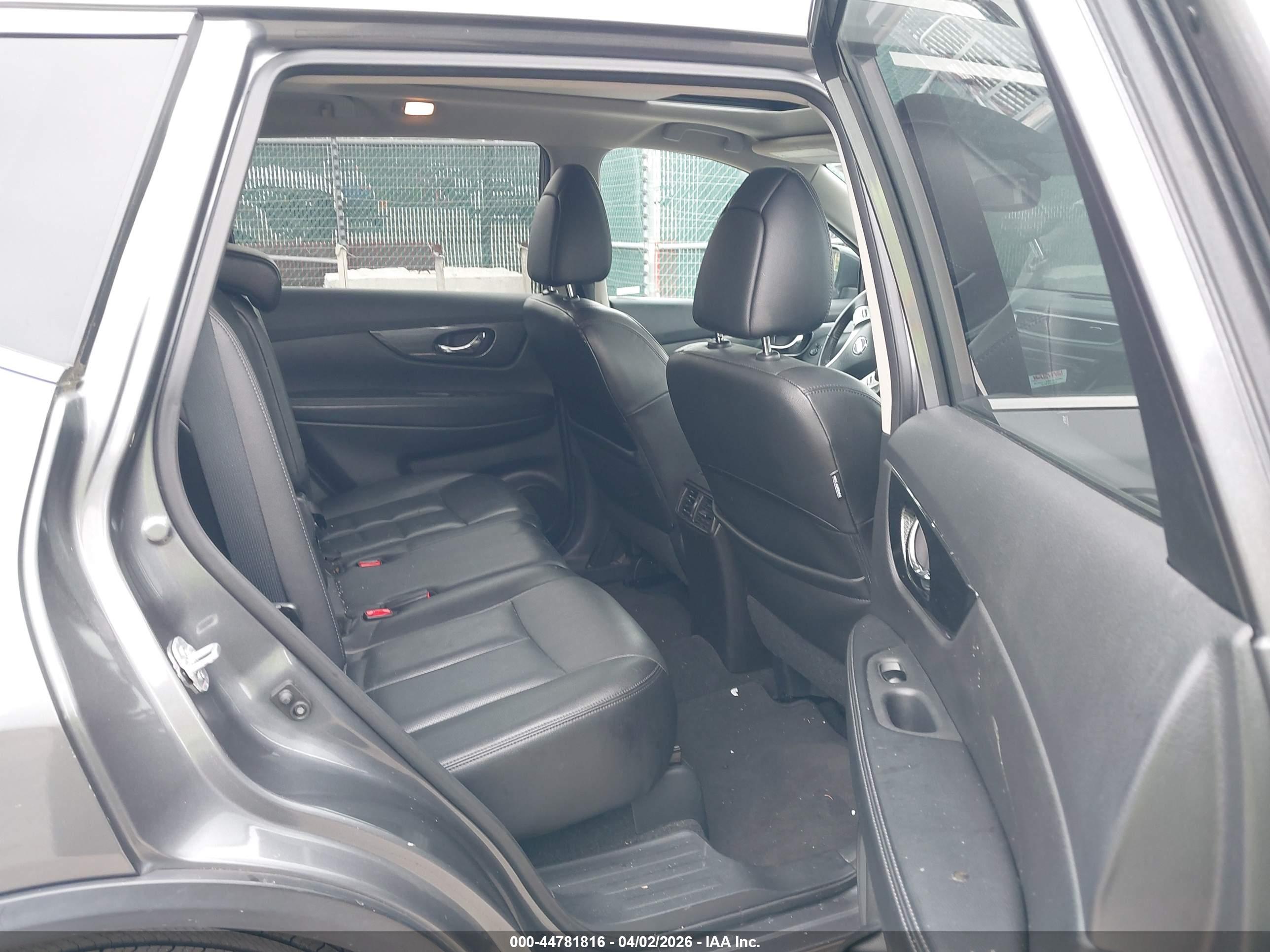 NISSAN ROGUE image 8