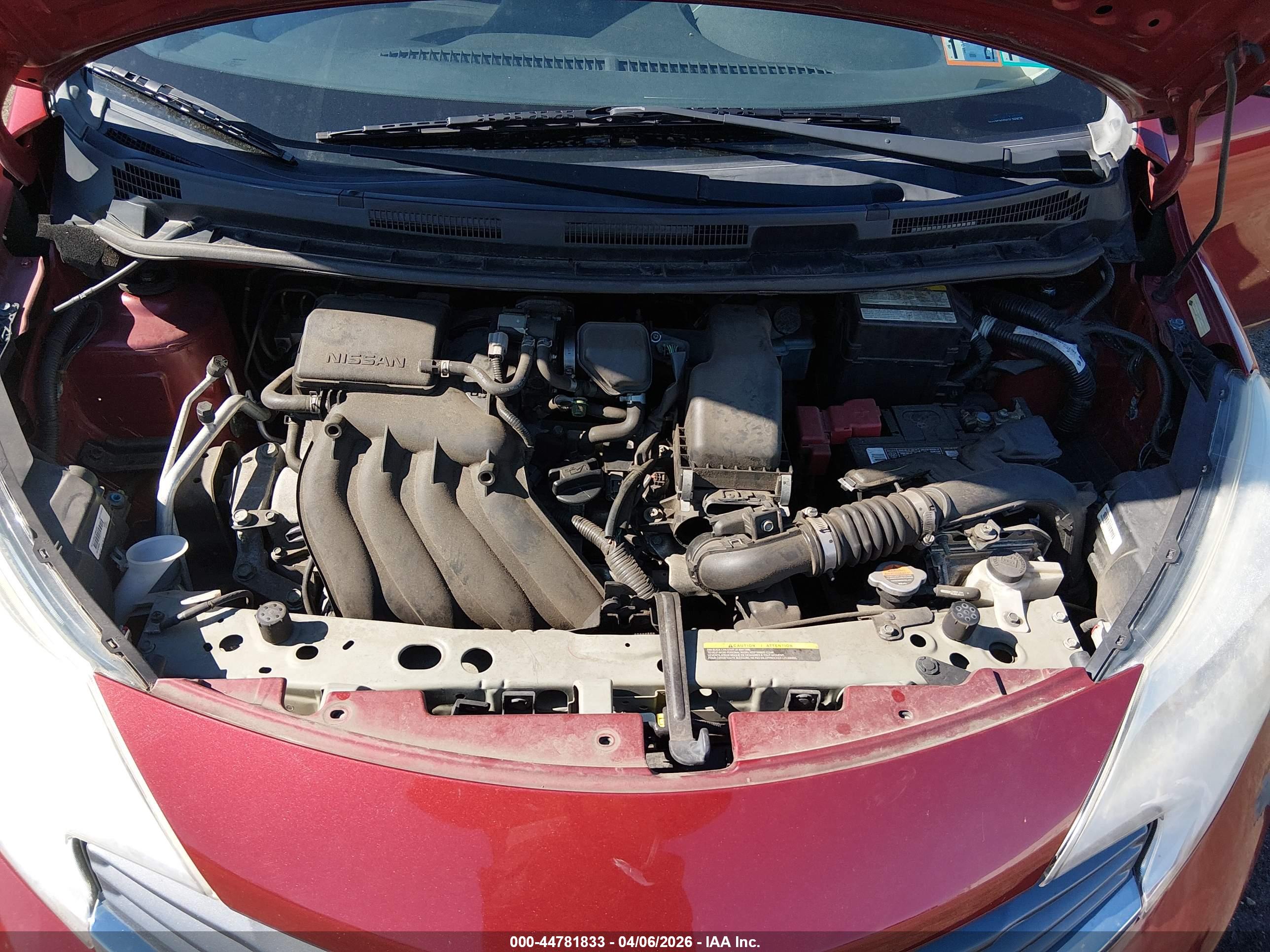 NISSAN VERSA image 10