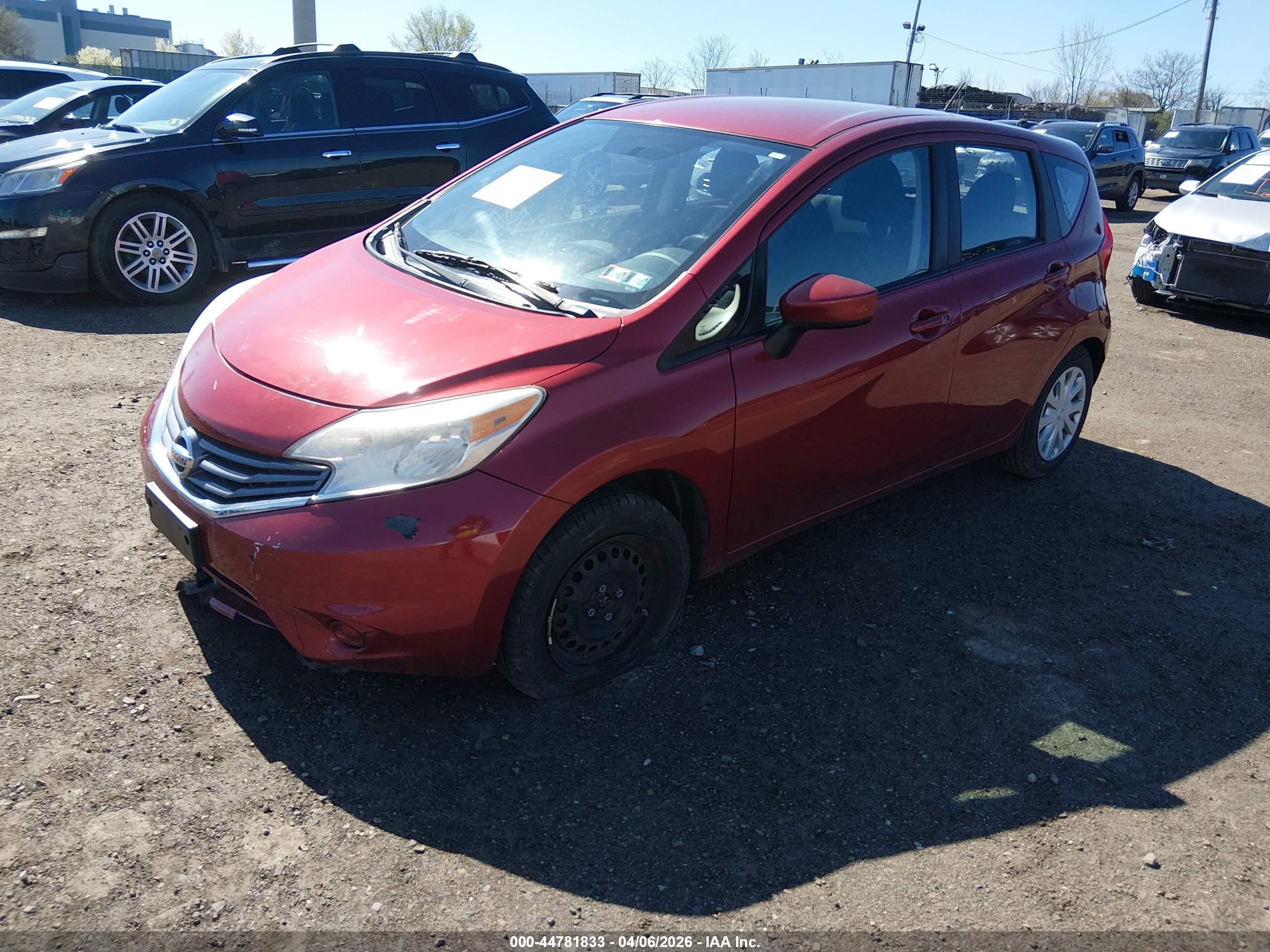 NISSAN VERSA image 2