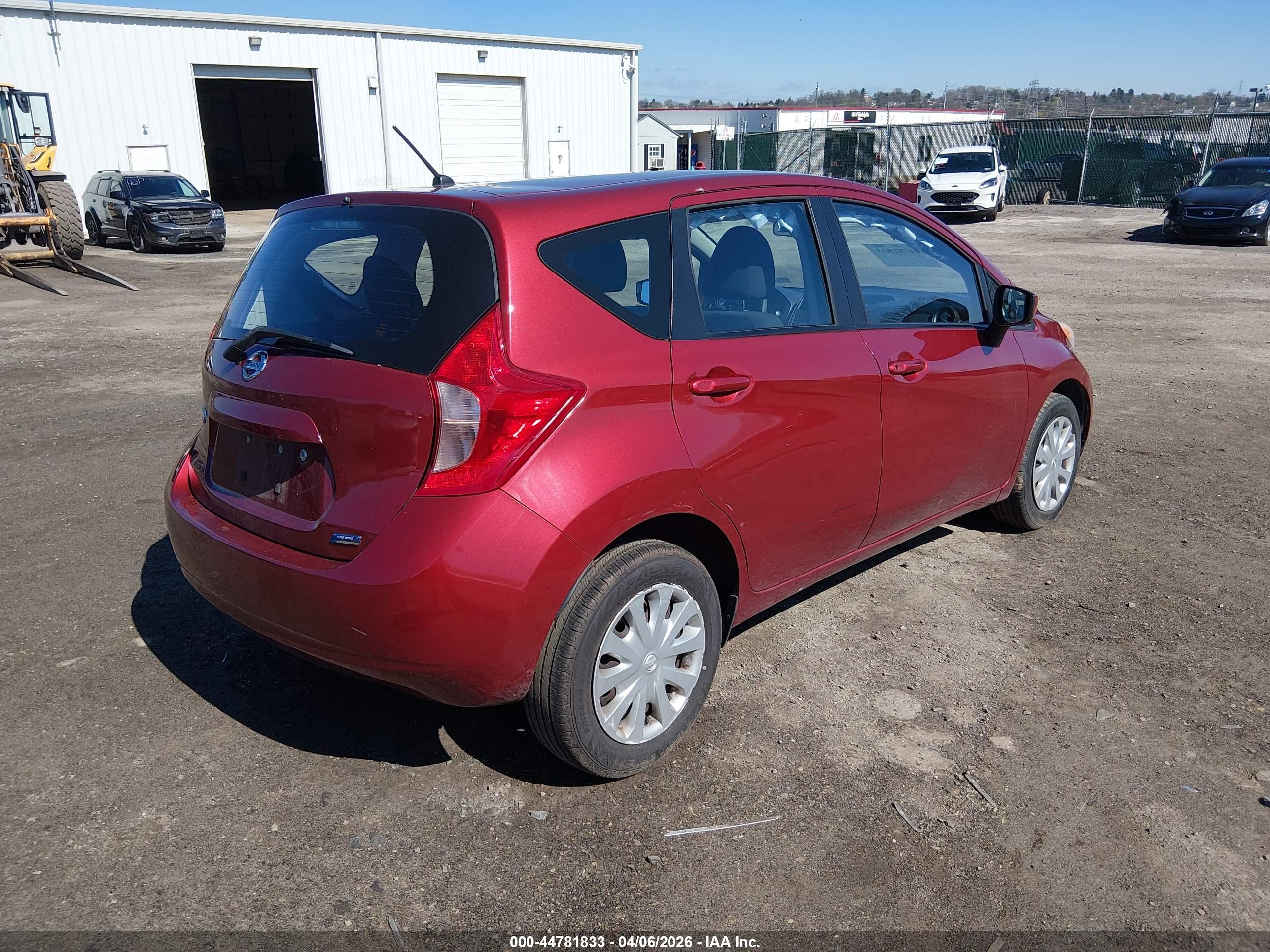 NISSAN VERSA image 4