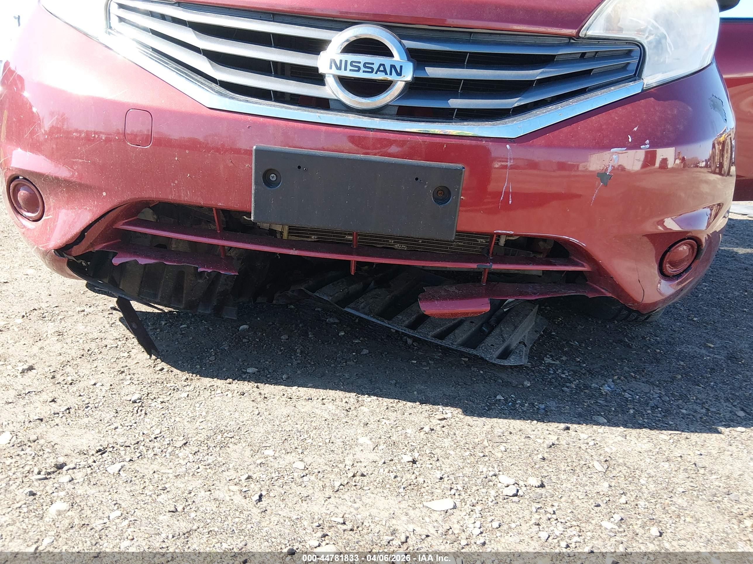 NISSAN VERSA image 6