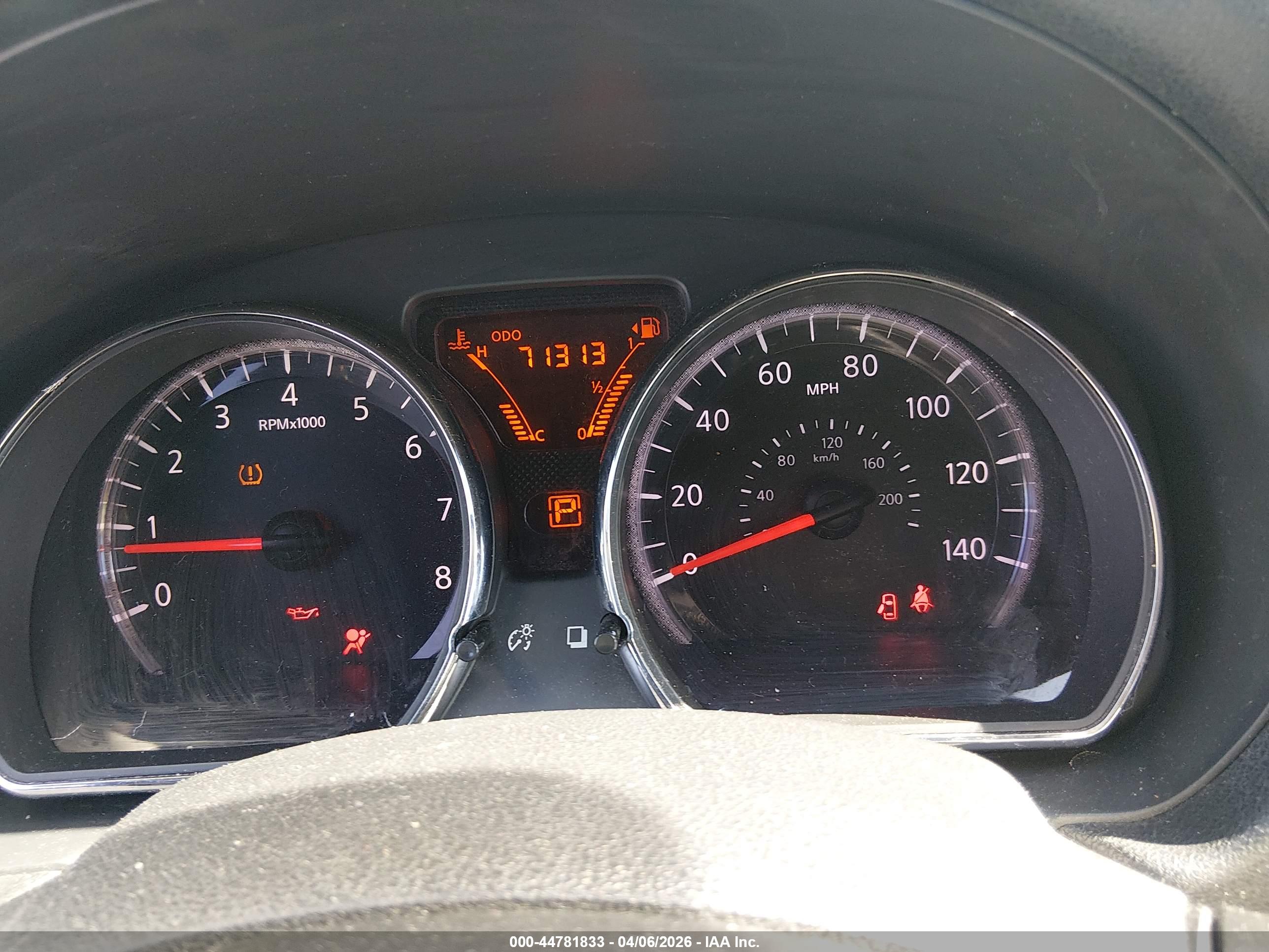 NISSAN VERSA image 7