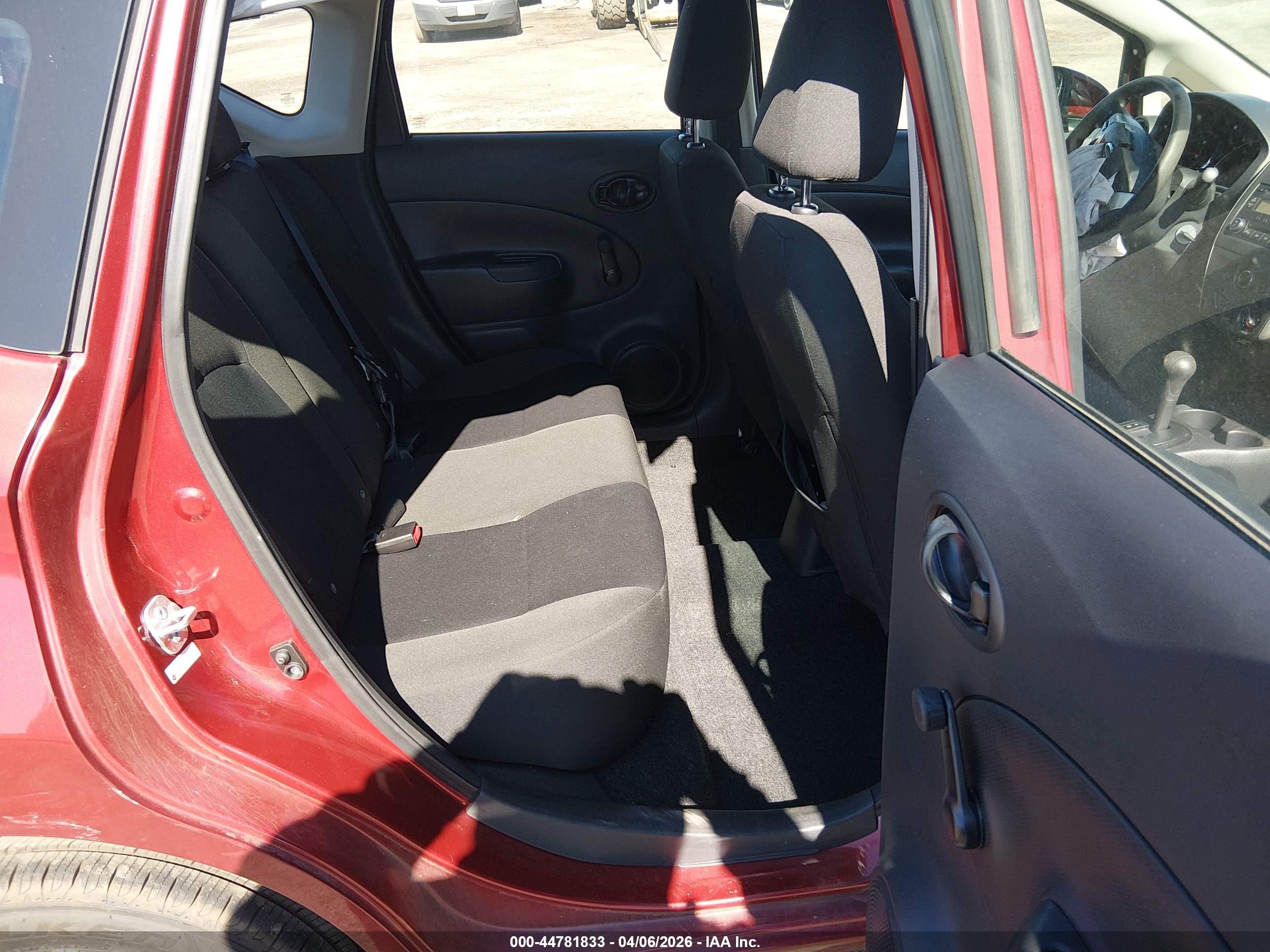 NISSAN VERSA image 8
