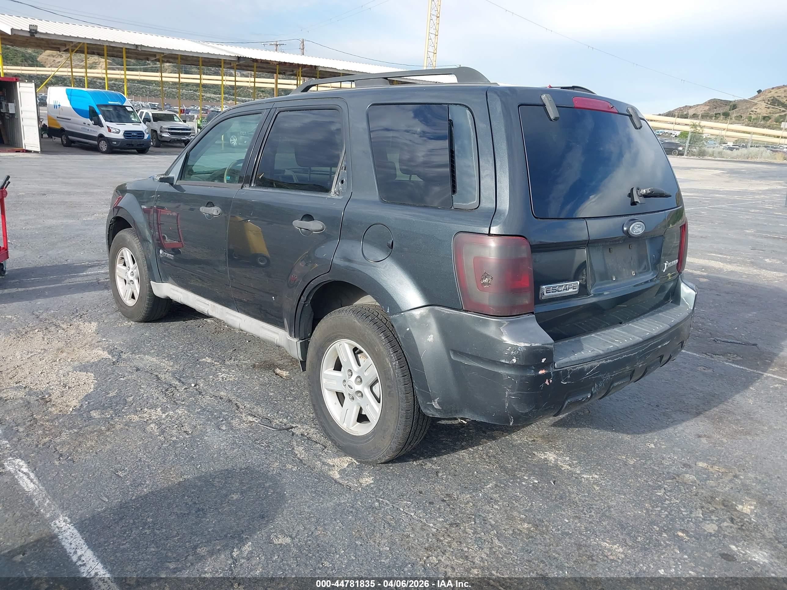 FORD ESCAPE image 3
