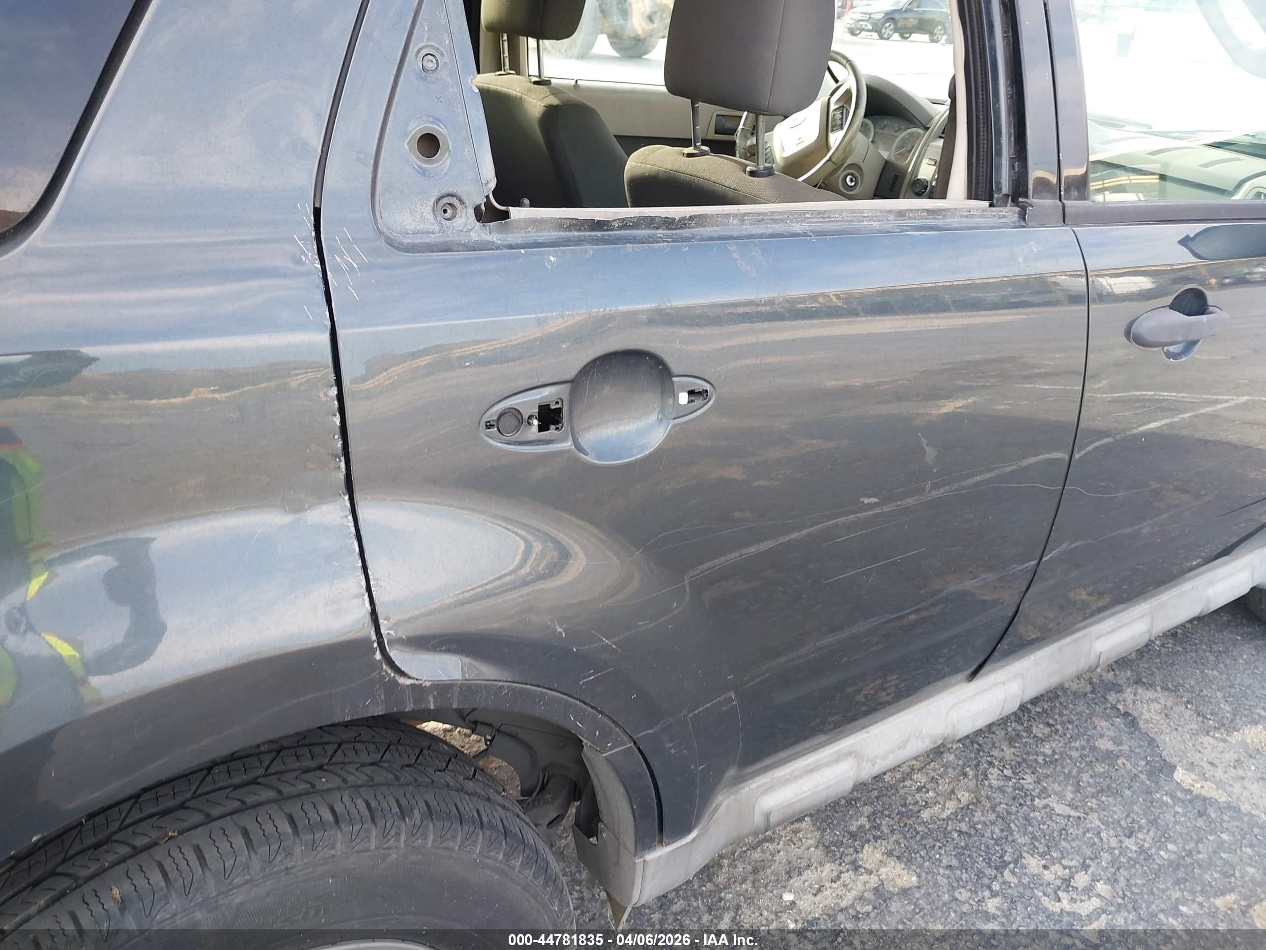 FORD ESCAPE image 6