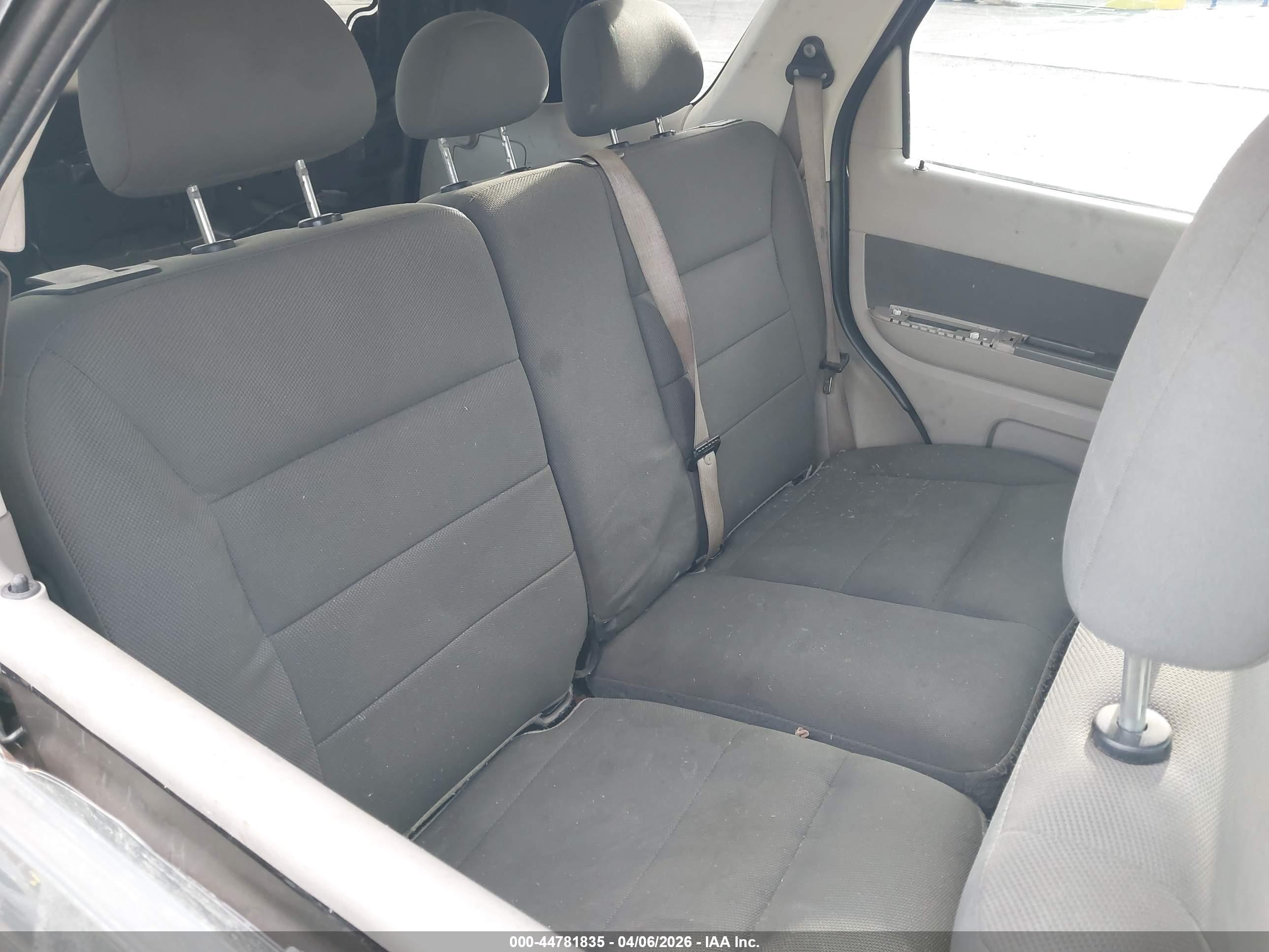FORD ESCAPE image 8