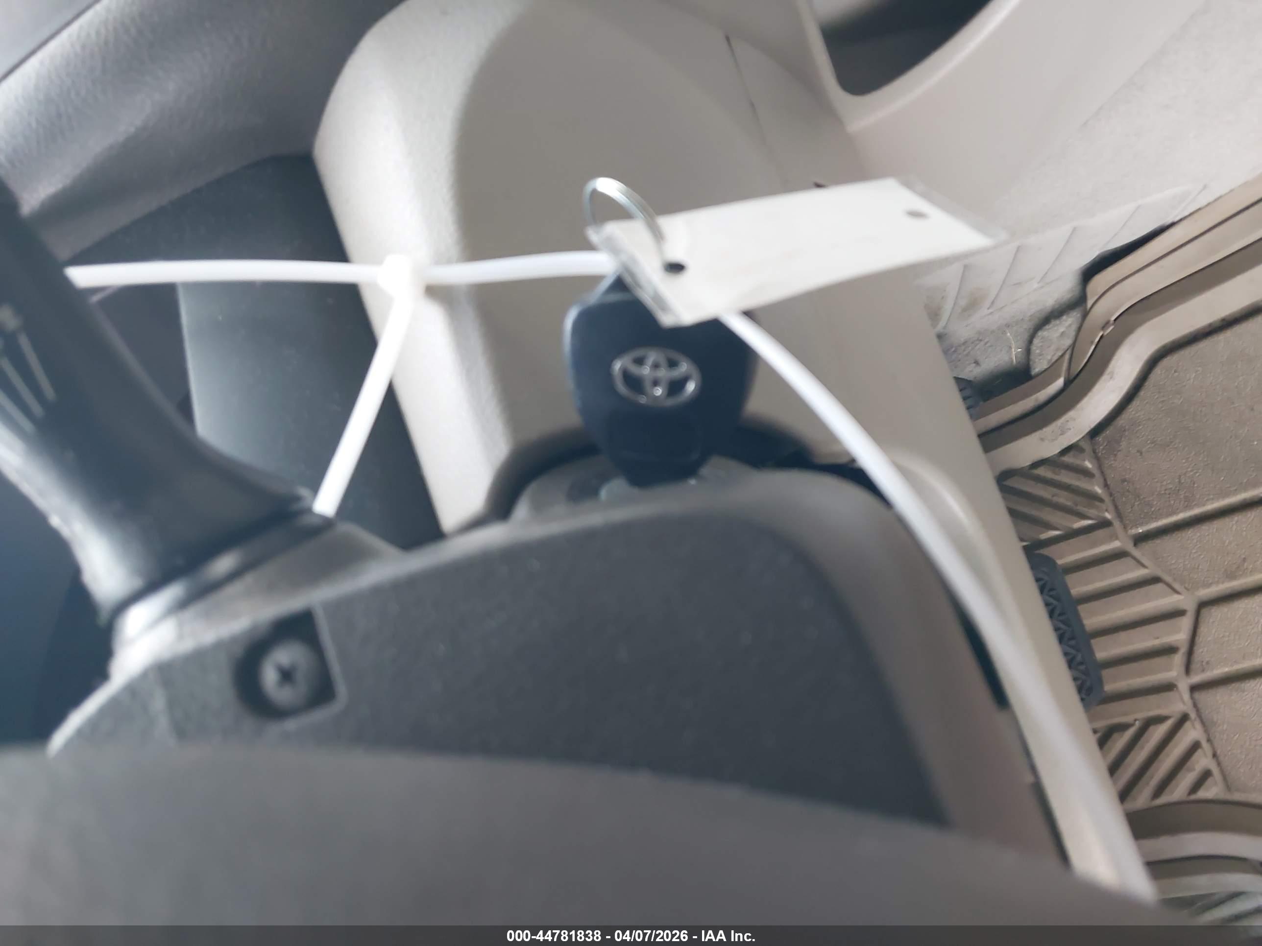 TOYOTA CAMRY image 11