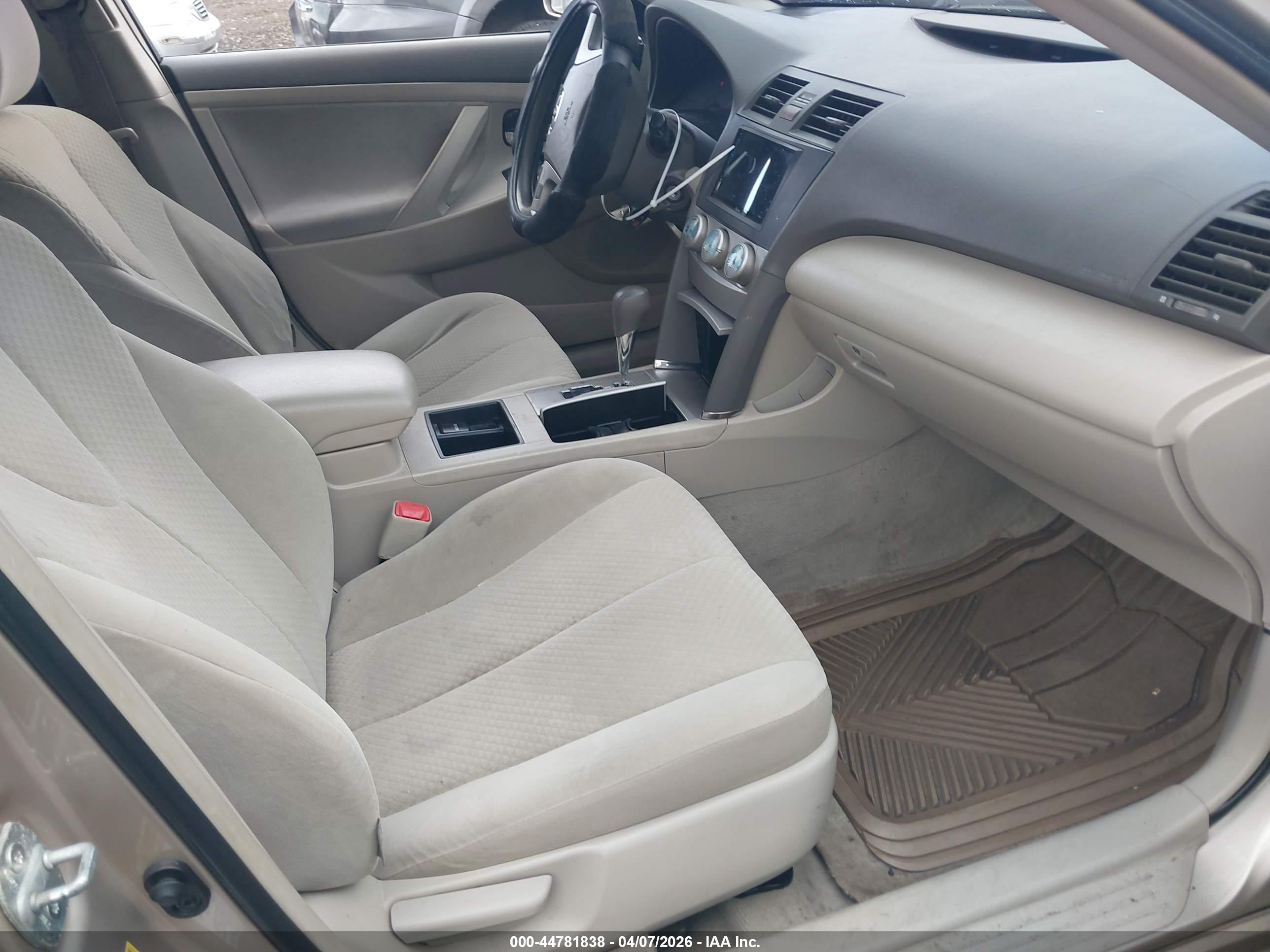 TOYOTA CAMRY image 5