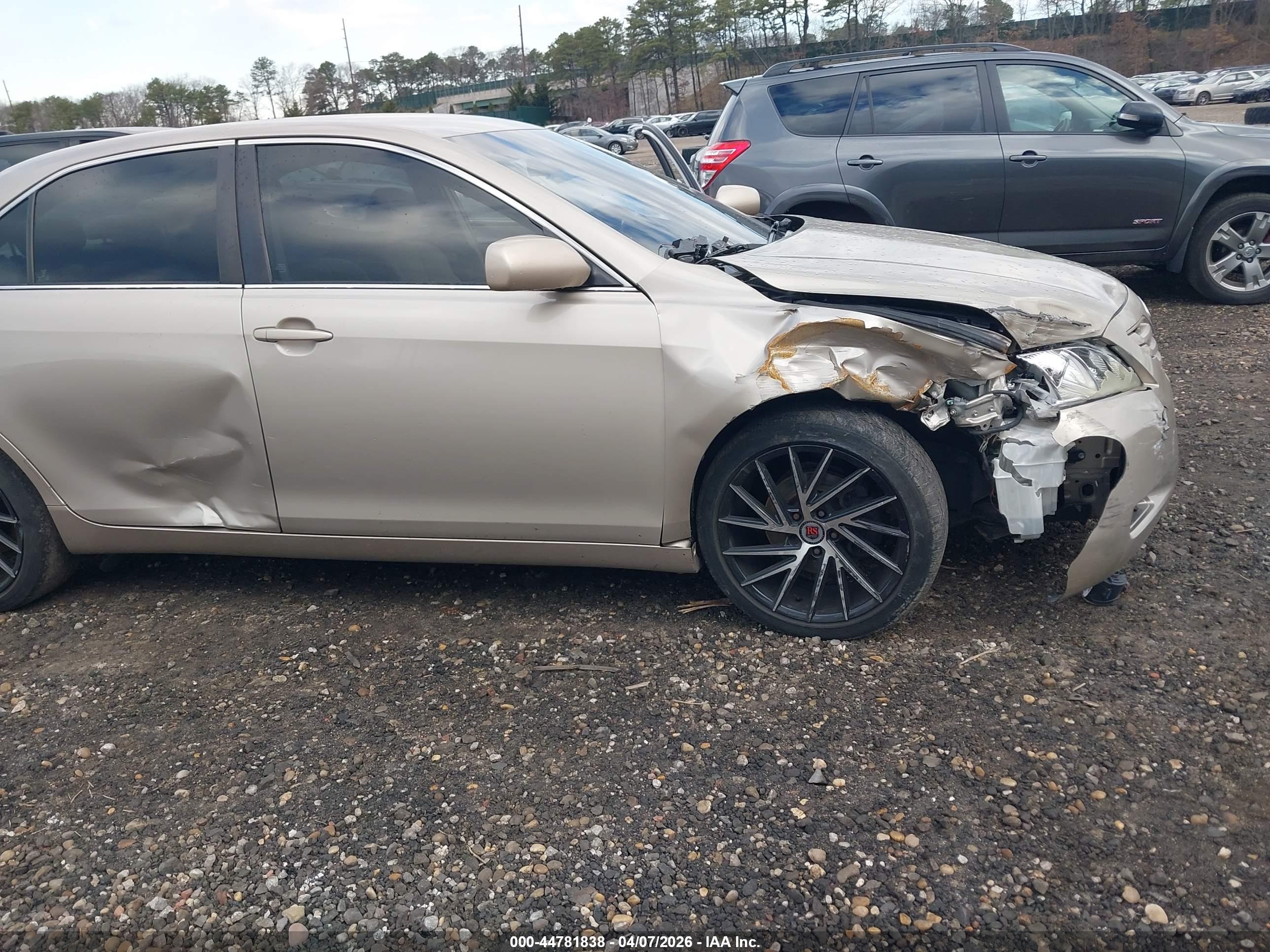 TOYOTA CAMRY image 6