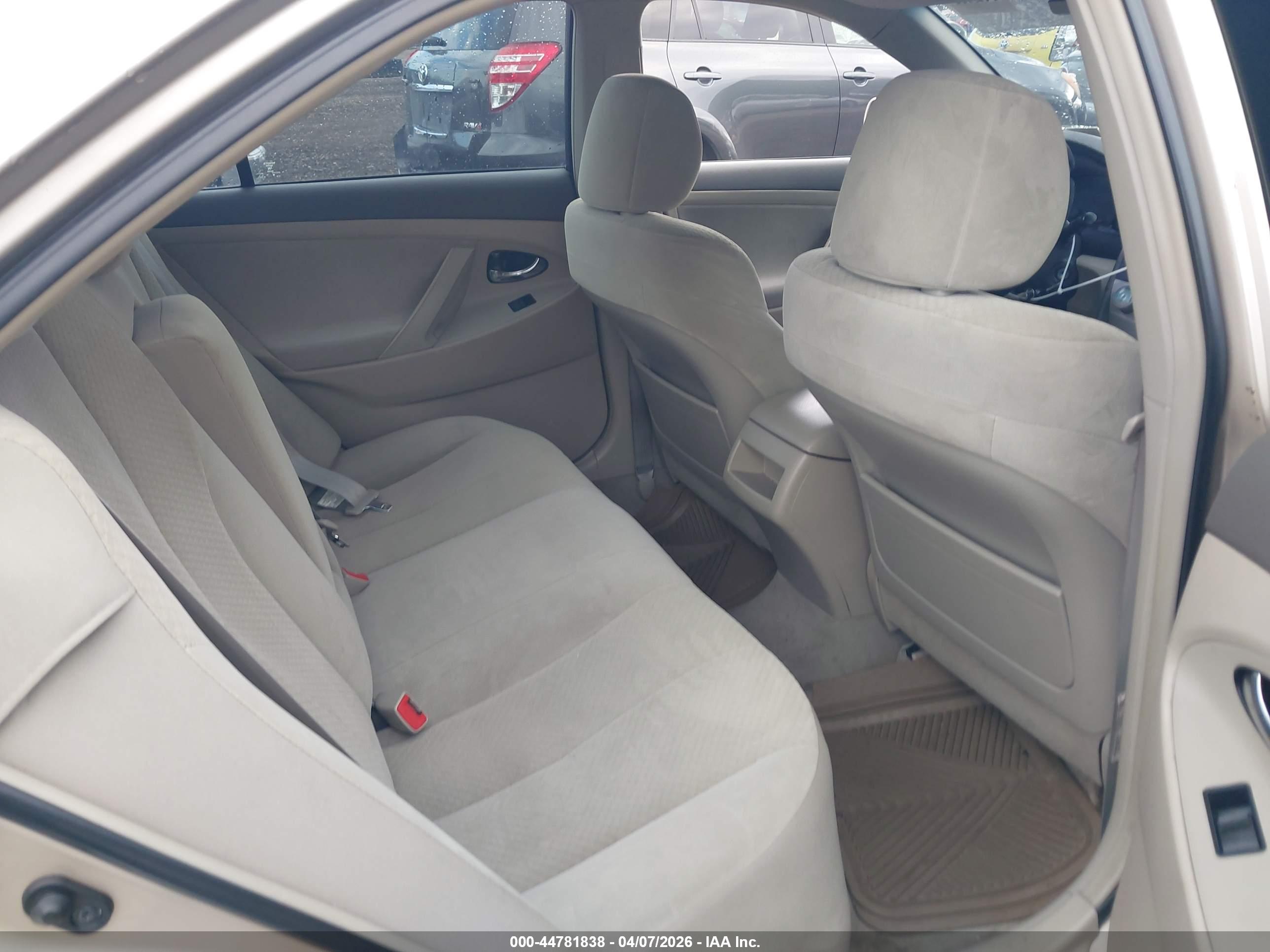 TOYOTA CAMRY image 8