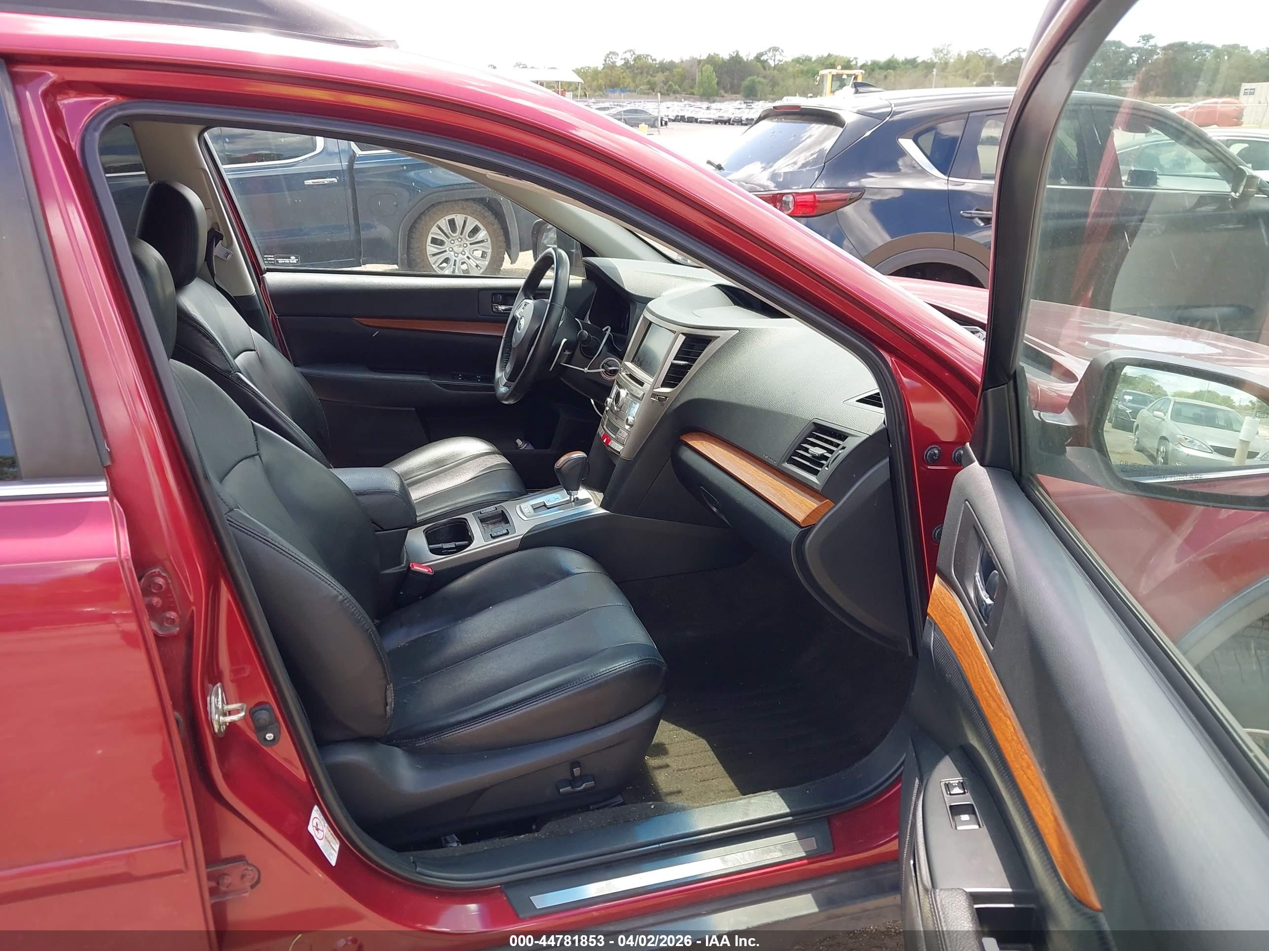 SUBARU OUTBACK image 5