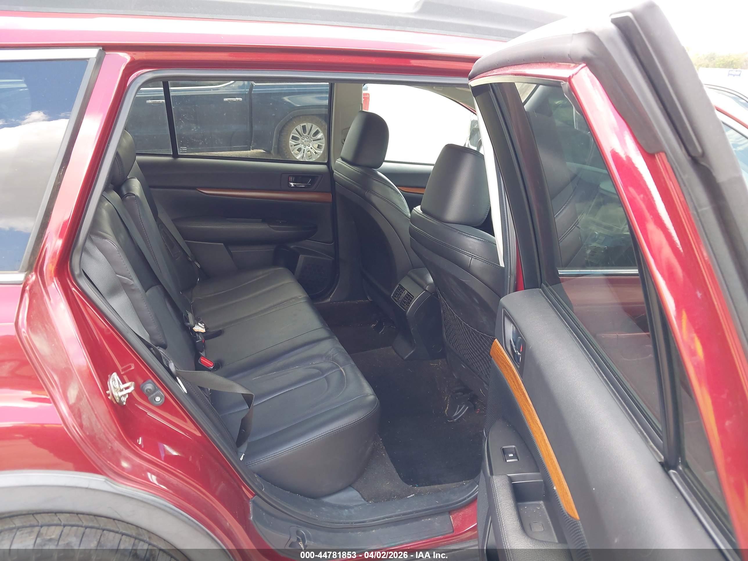 SUBARU OUTBACK image 8
