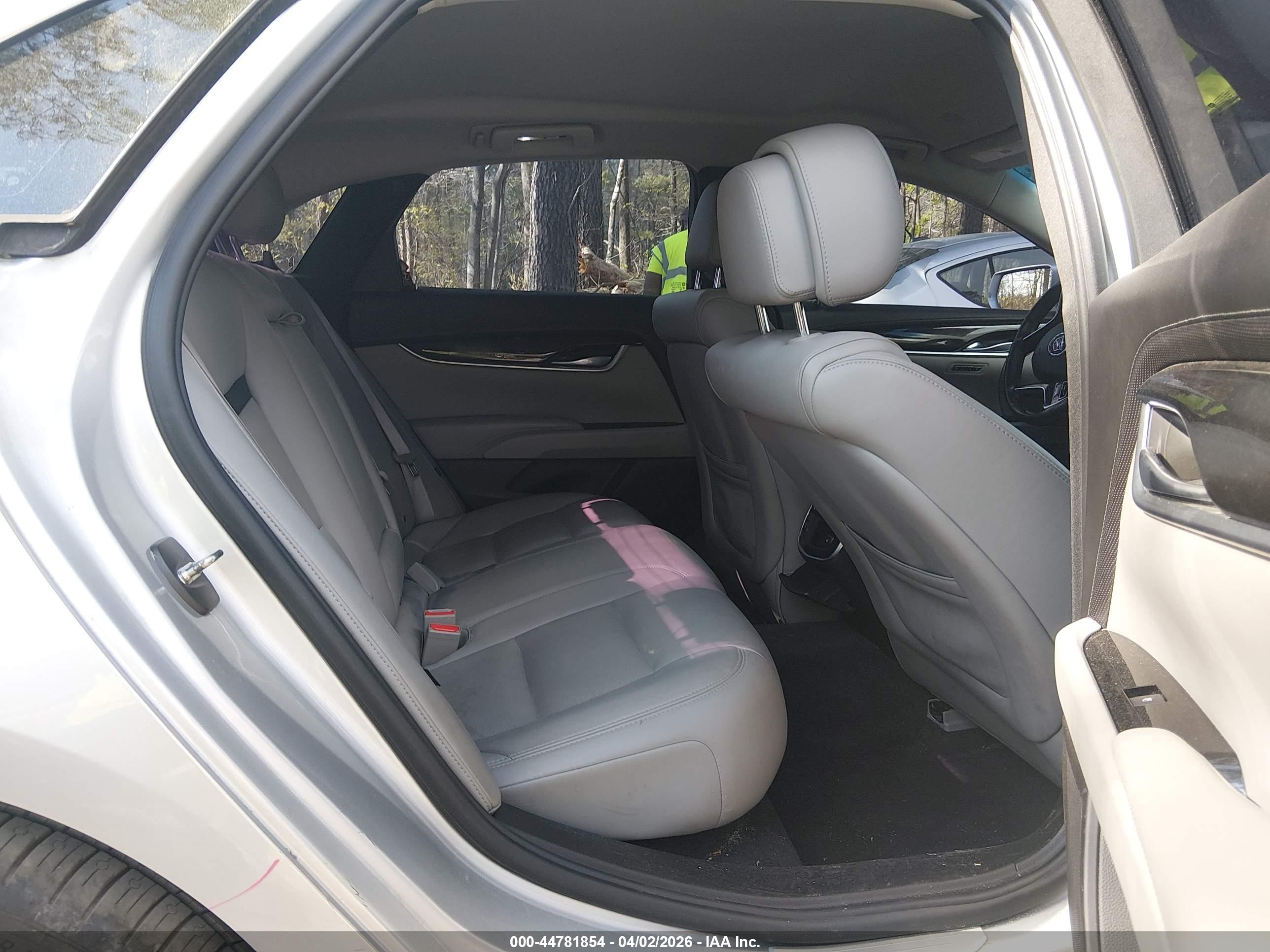 CADILLAC XTS image 8