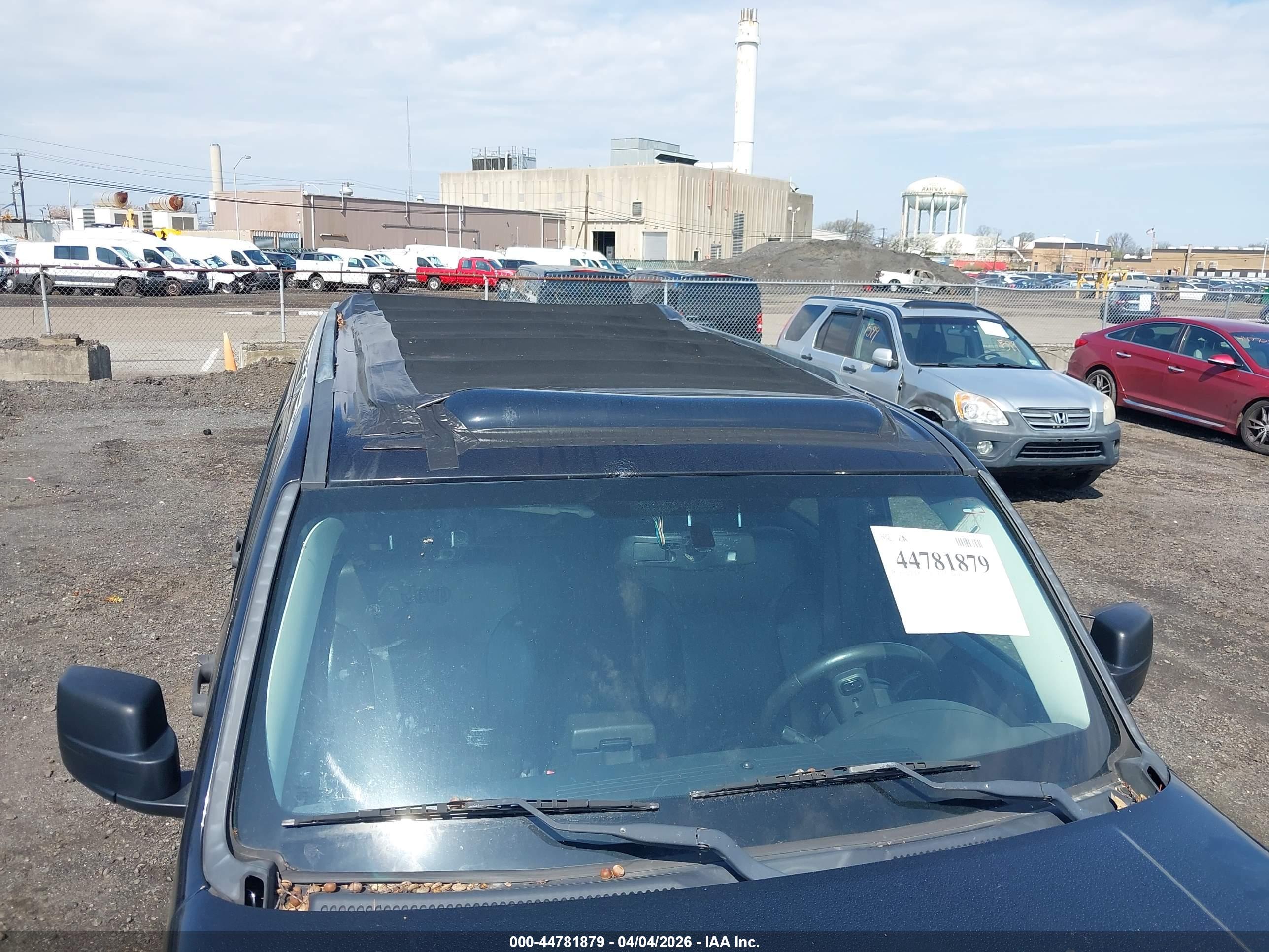 JEEP LIBERTY image 6