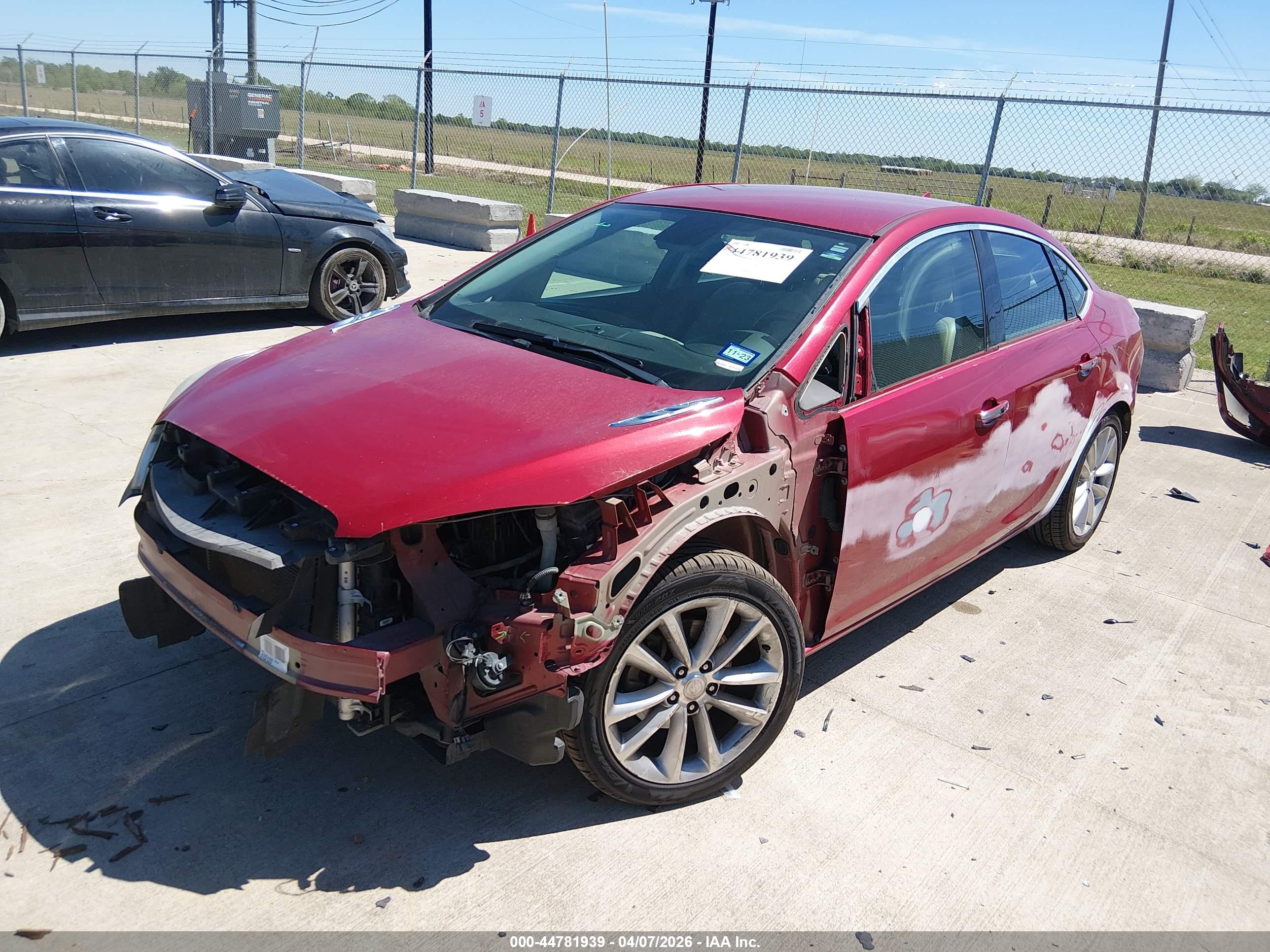 BUICK VERANO image 2