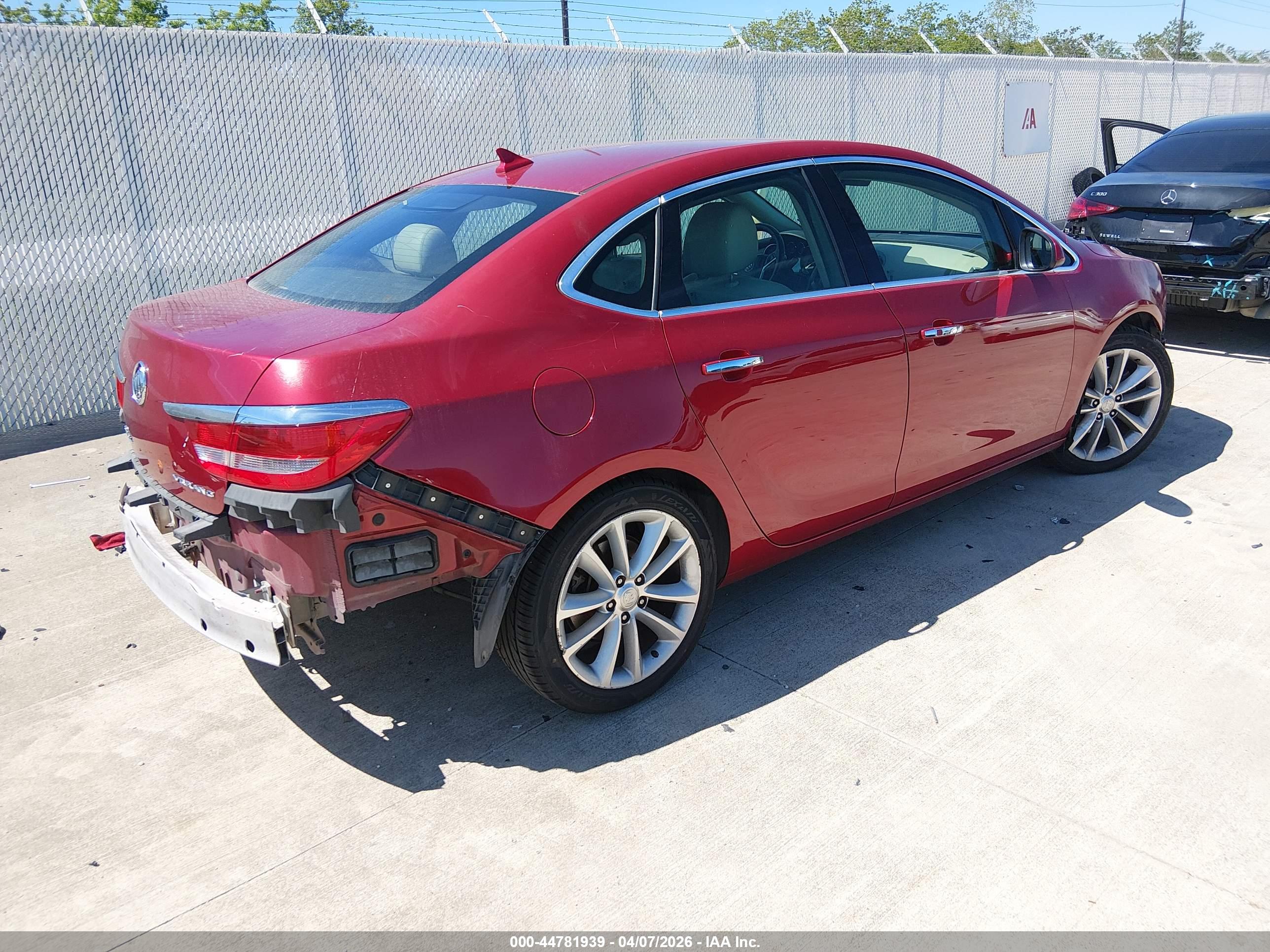 BUICK VERANO image 4