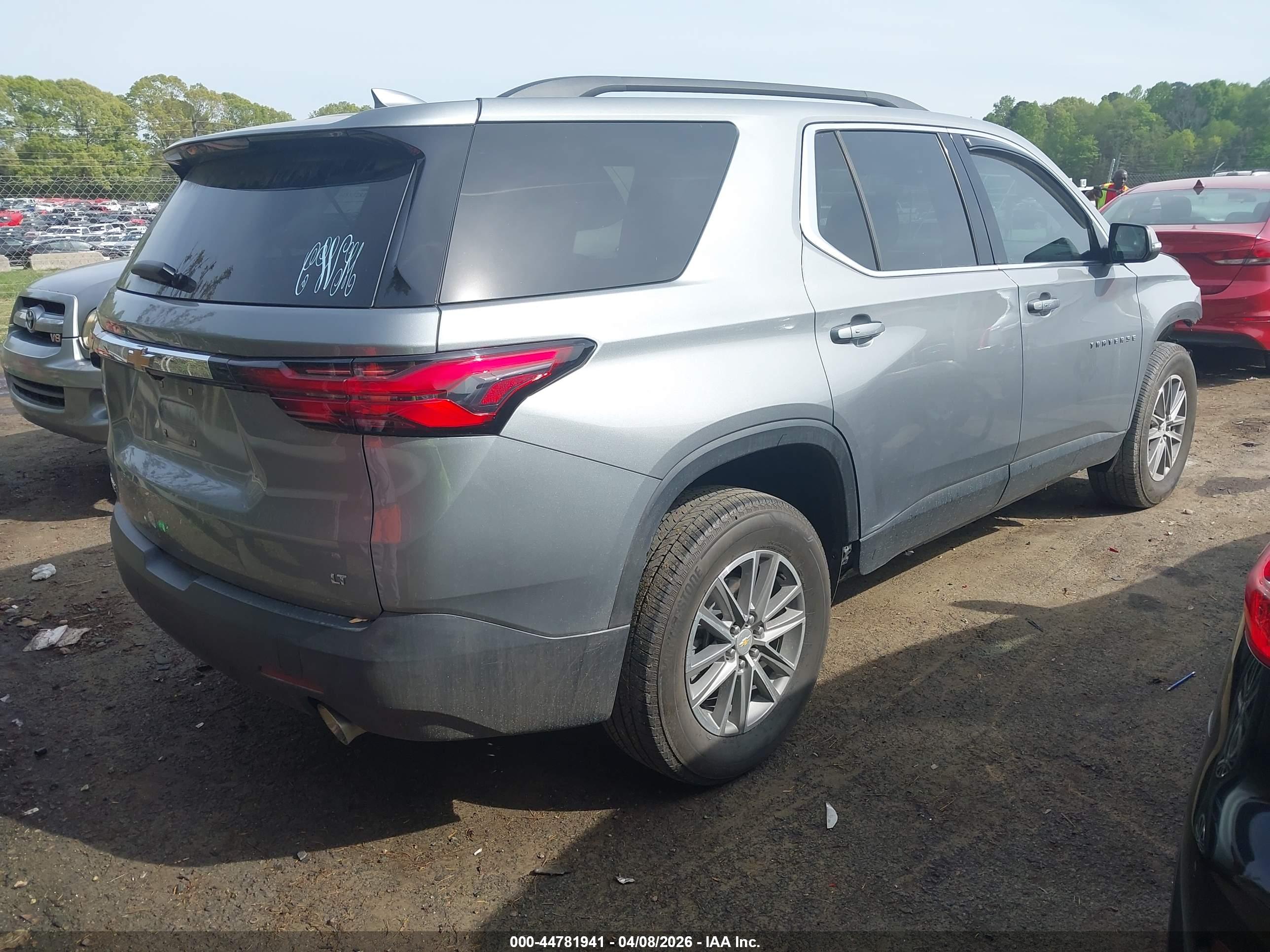 CHEVROLET TRAVERSE image 4
