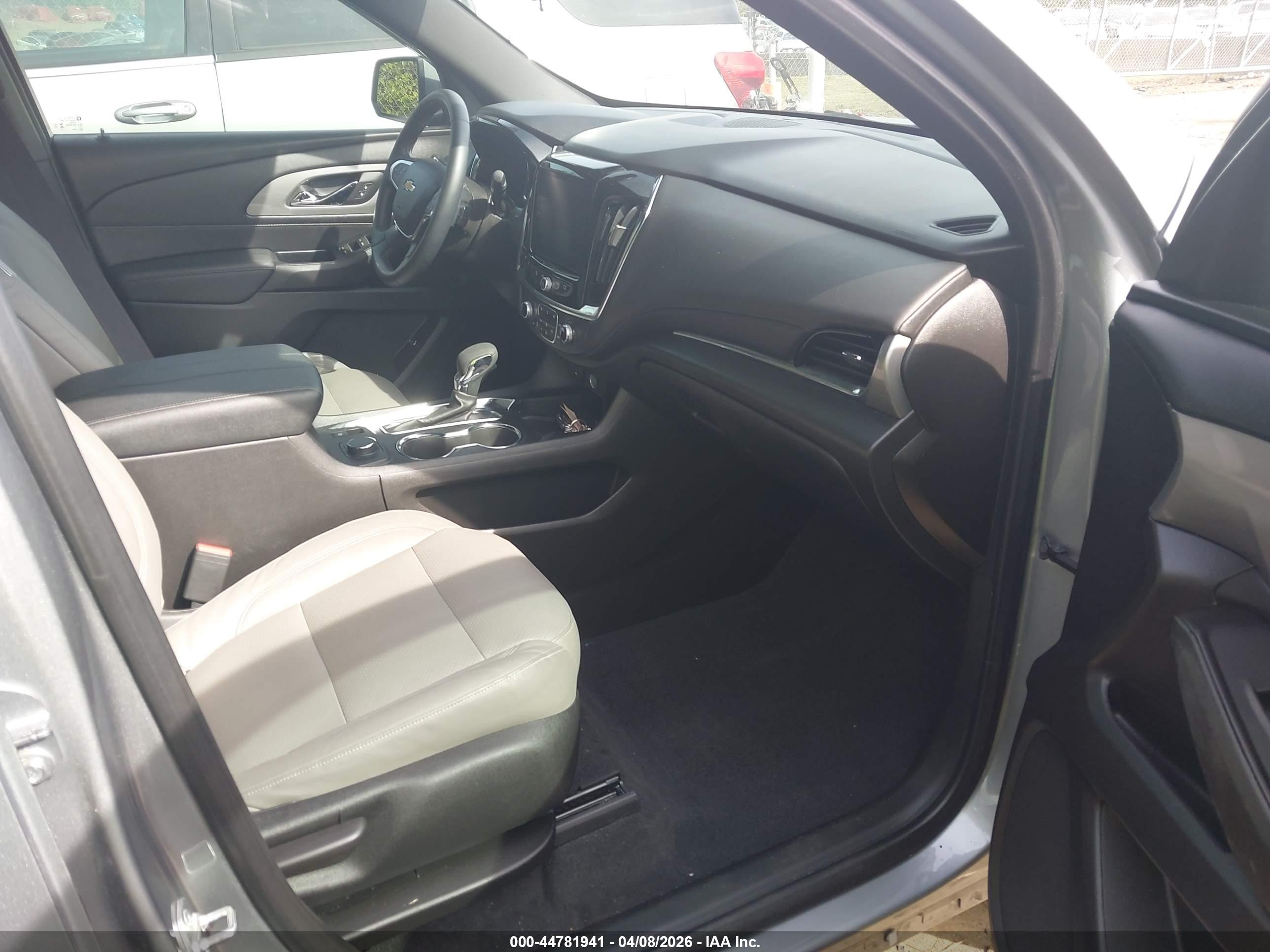 CHEVROLET TRAVERSE image 5