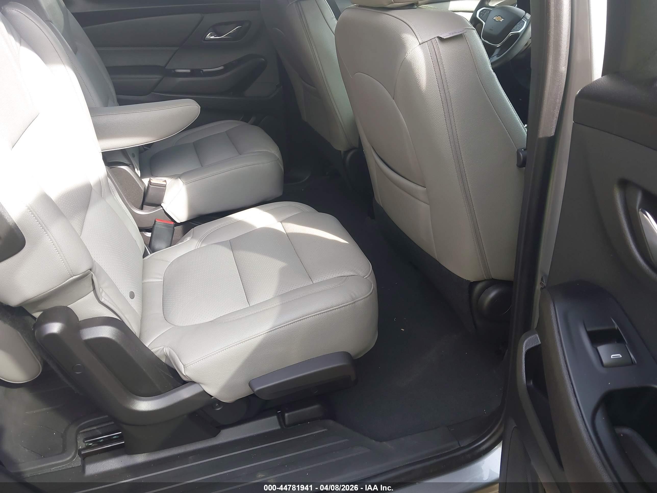 CHEVROLET TRAVERSE image 8