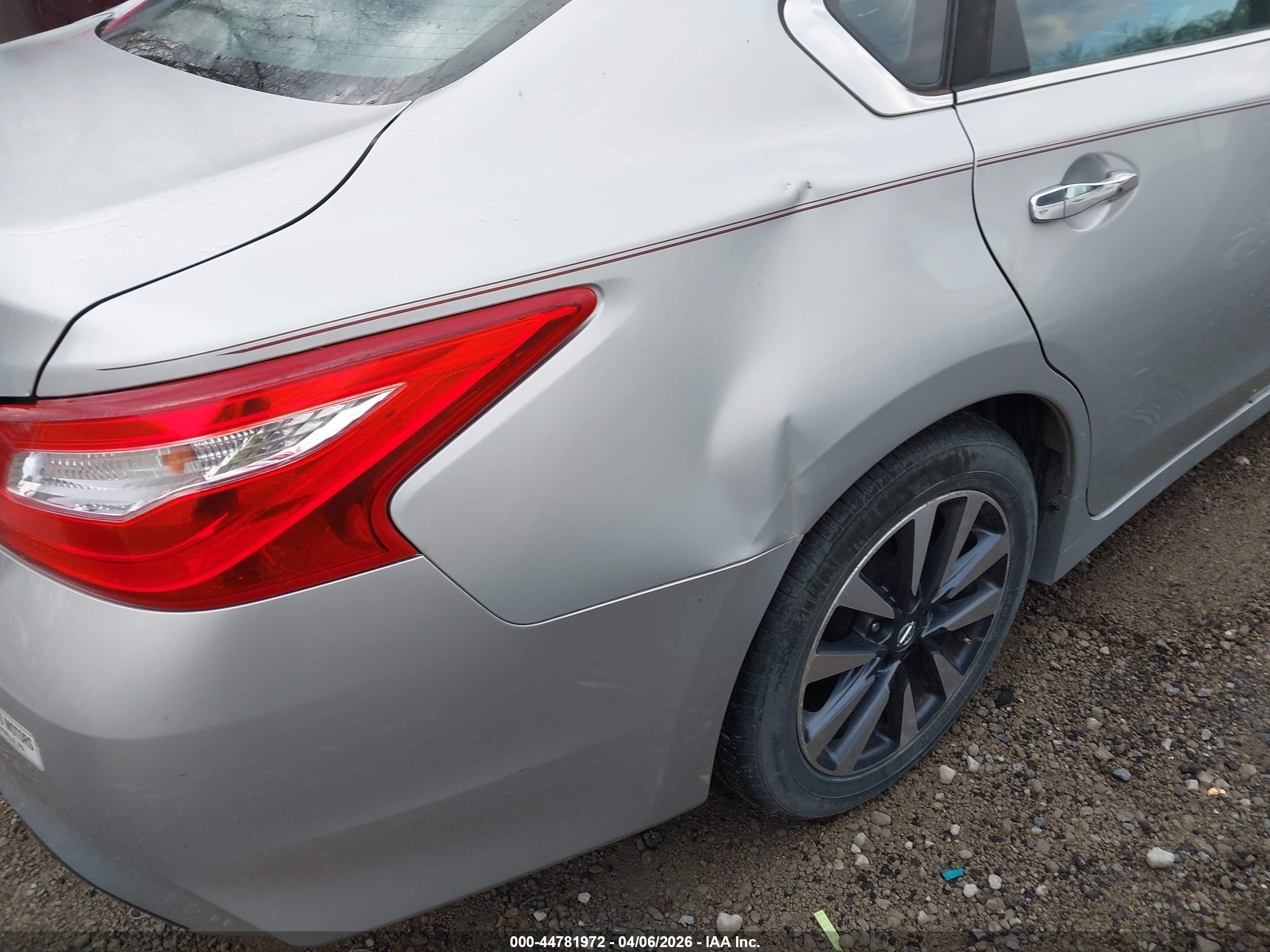 NISSAN ALTIMA image 6