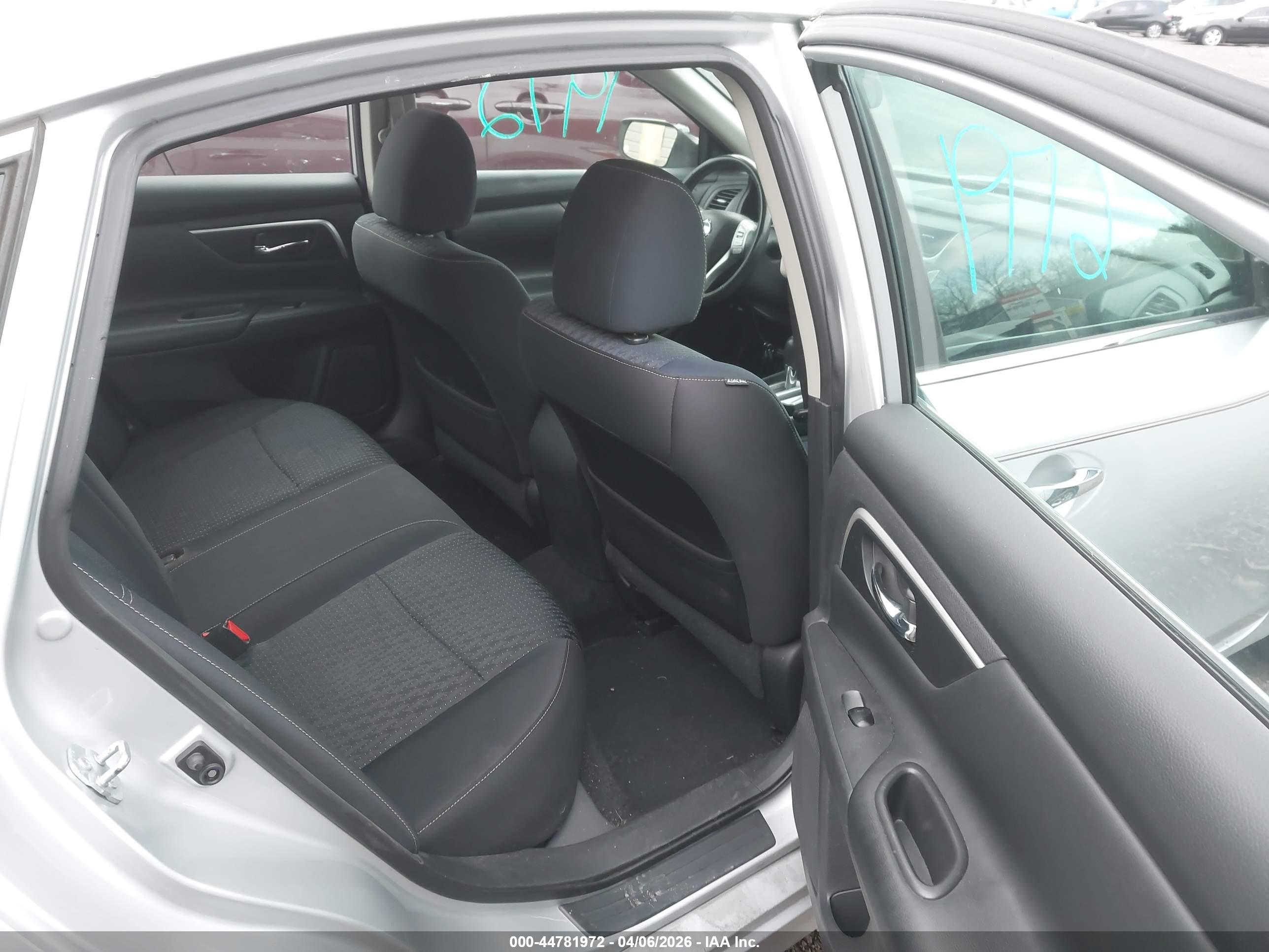 NISSAN ALTIMA image 8