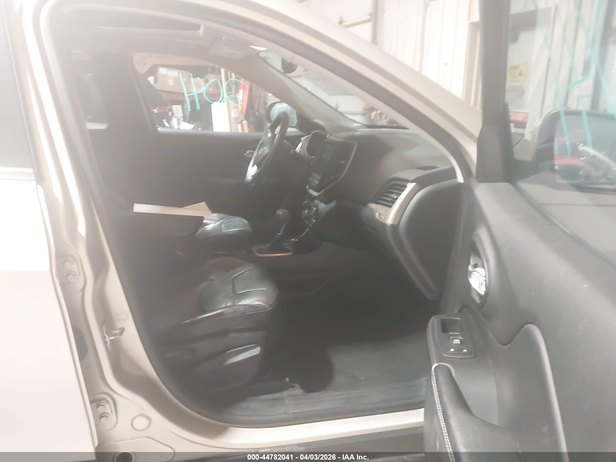 JEEP CHEROKEE image 5