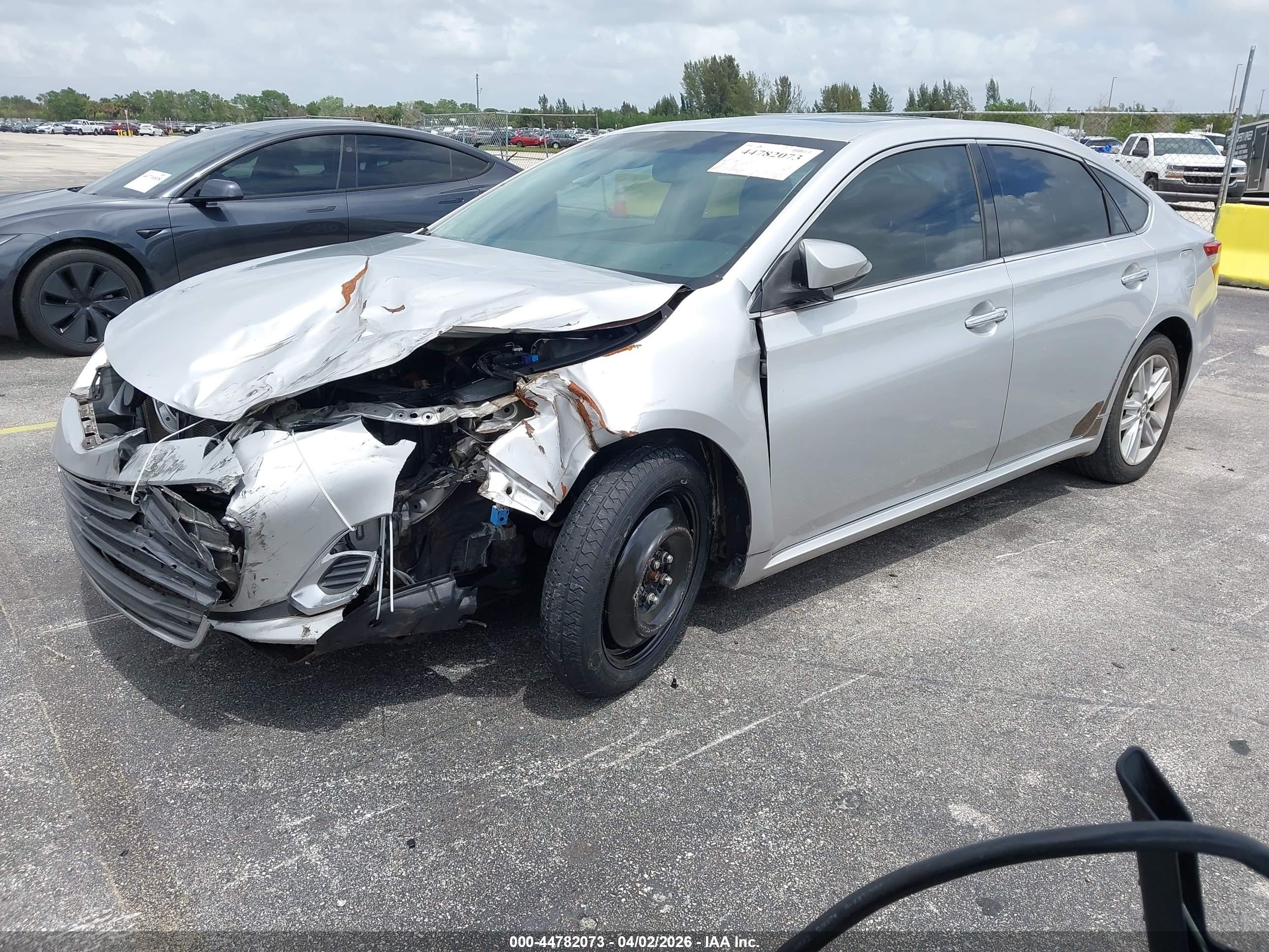 TOYOTA AVALON image 2