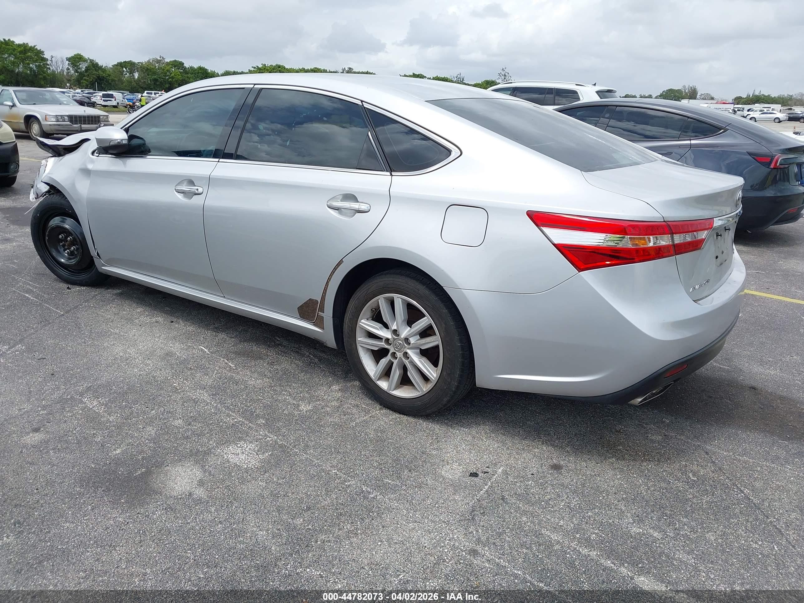 TOYOTA AVALON image 3