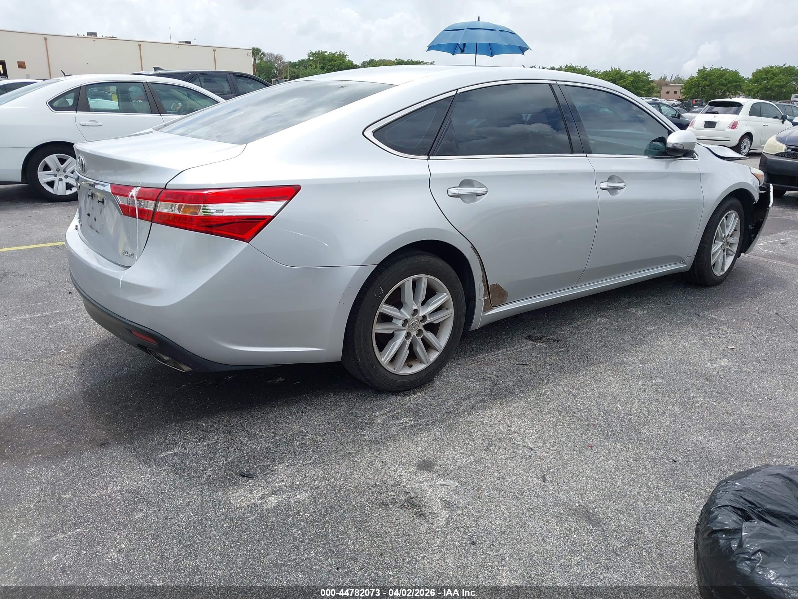 TOYOTA AVALON image 4