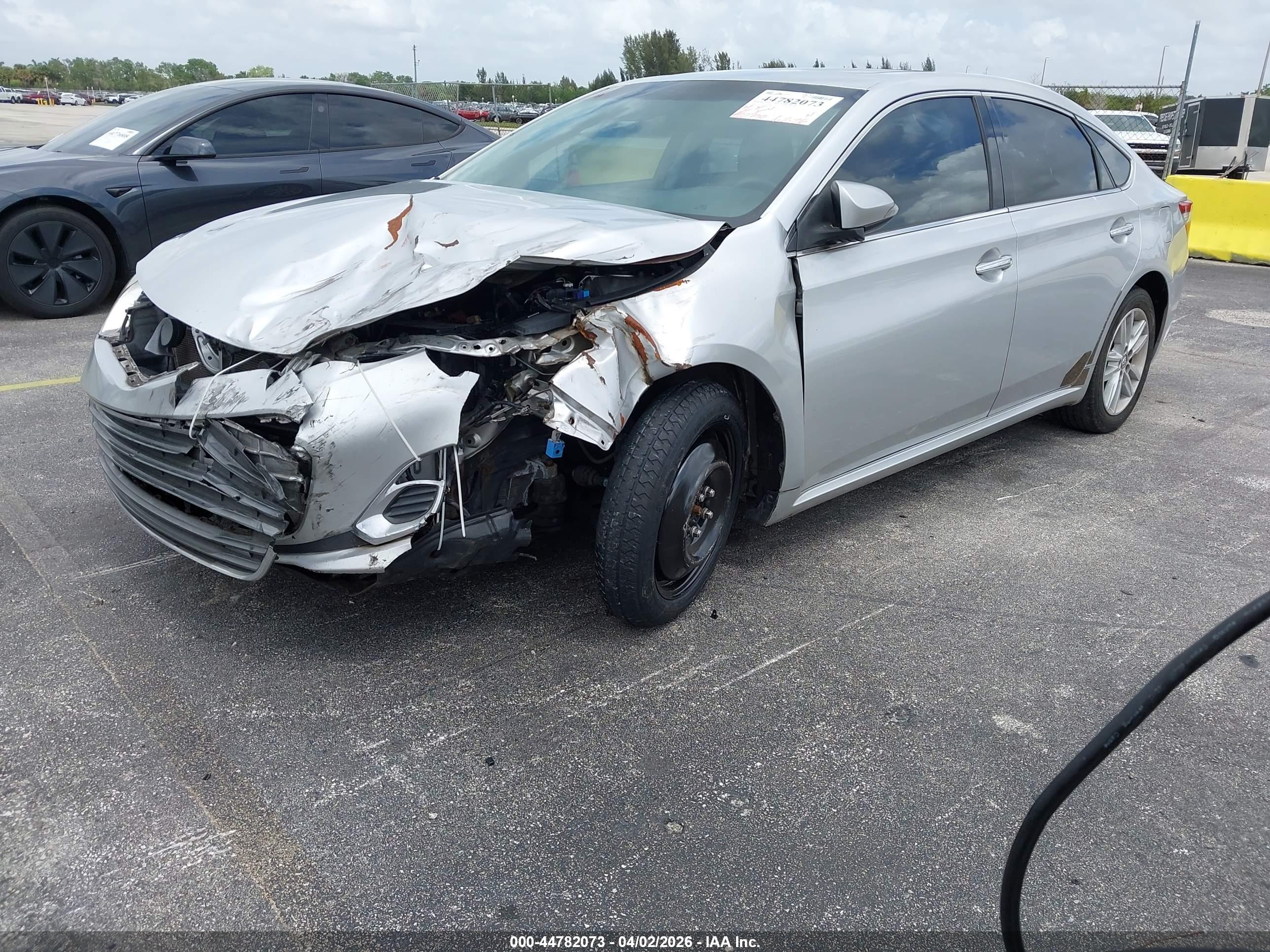 TOYOTA AVALON image 6