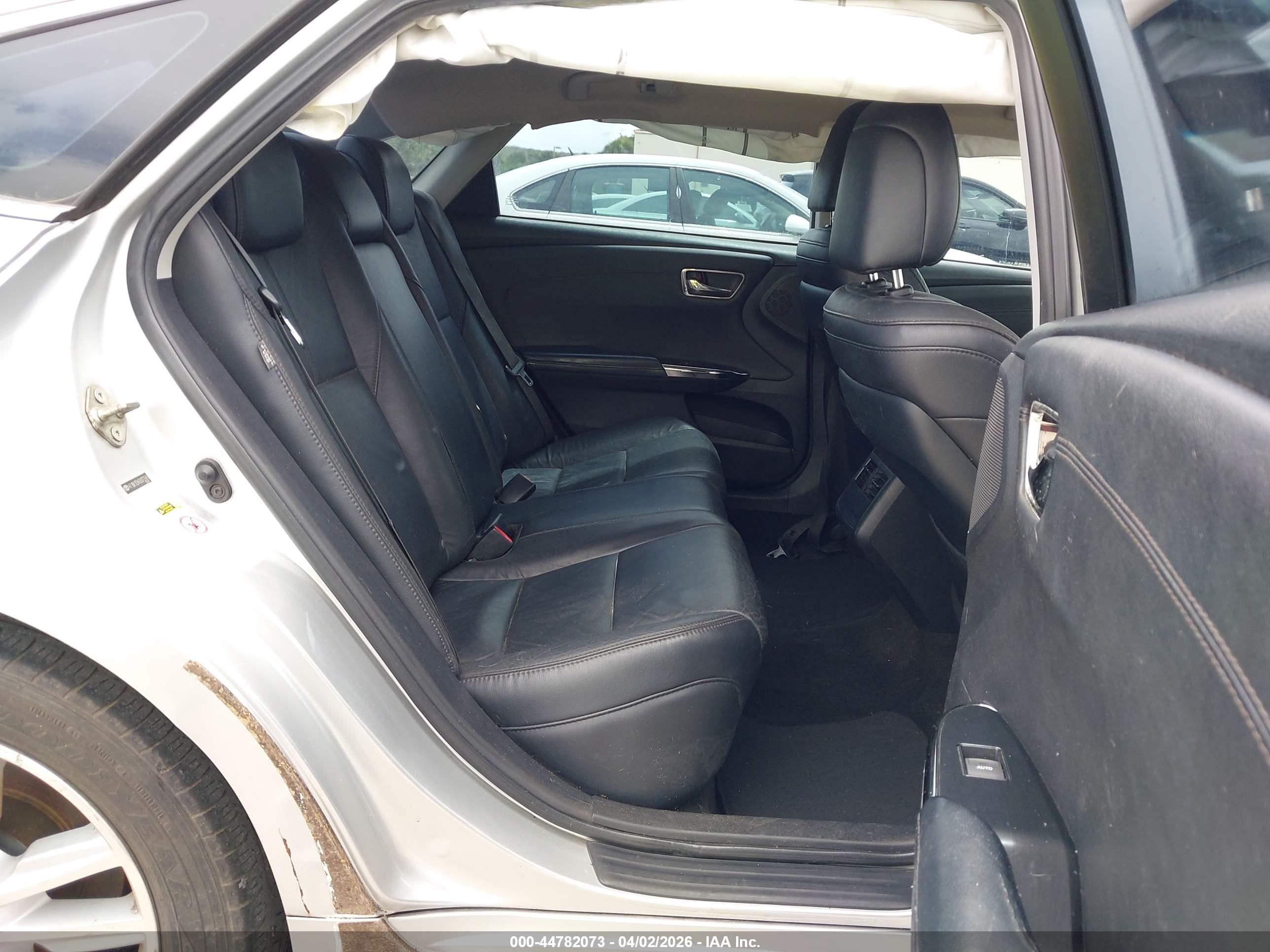 TOYOTA AVALON image 8