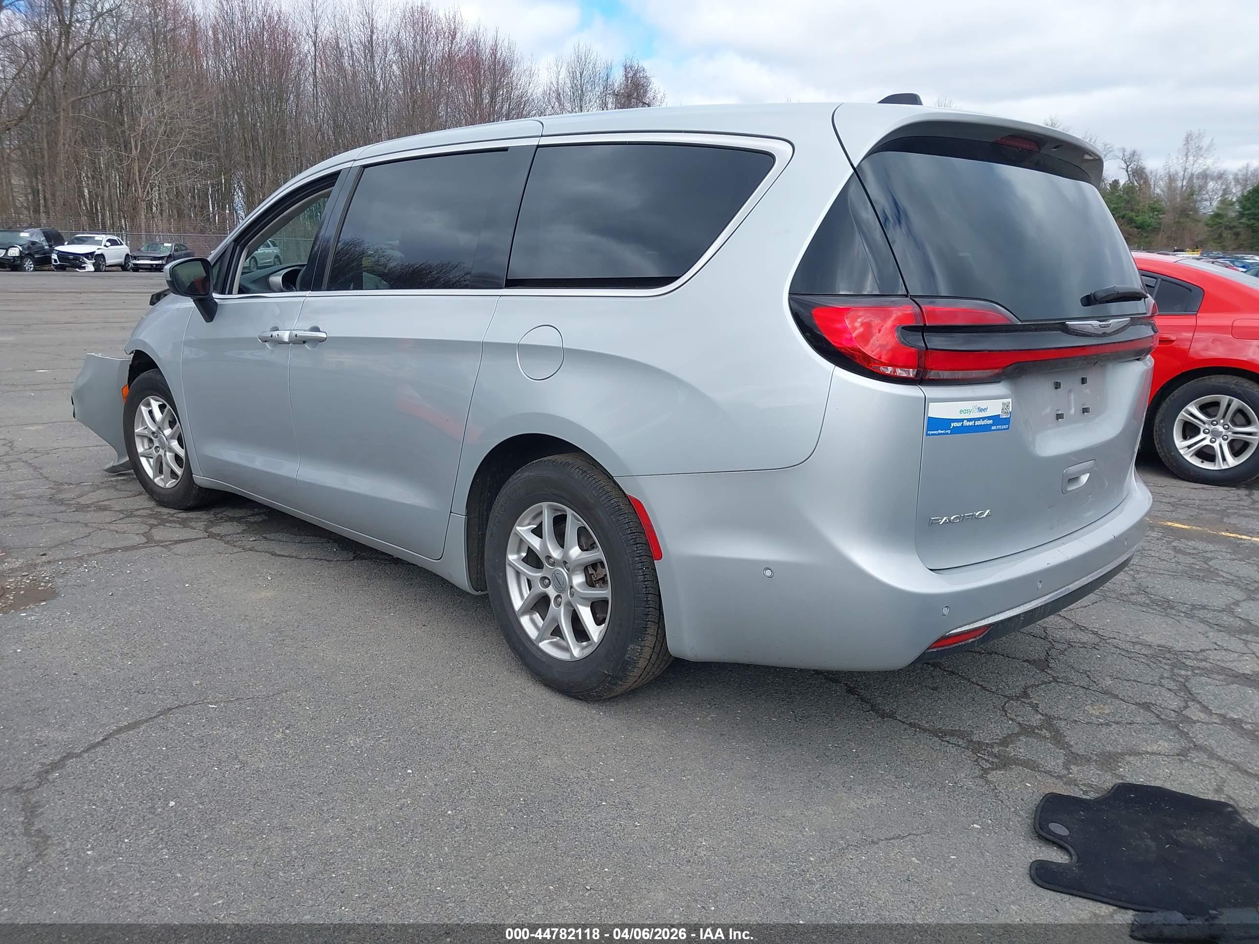 CHRYSLER PACIFICA image 3