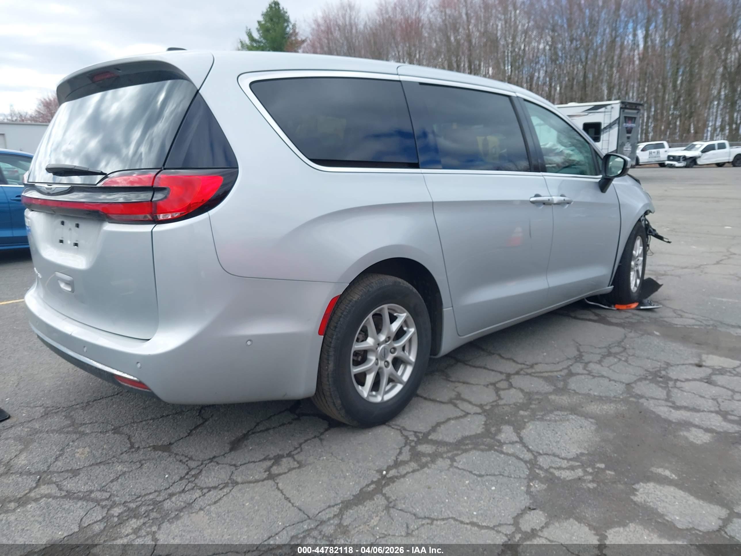 CHRYSLER PACIFICA image 4